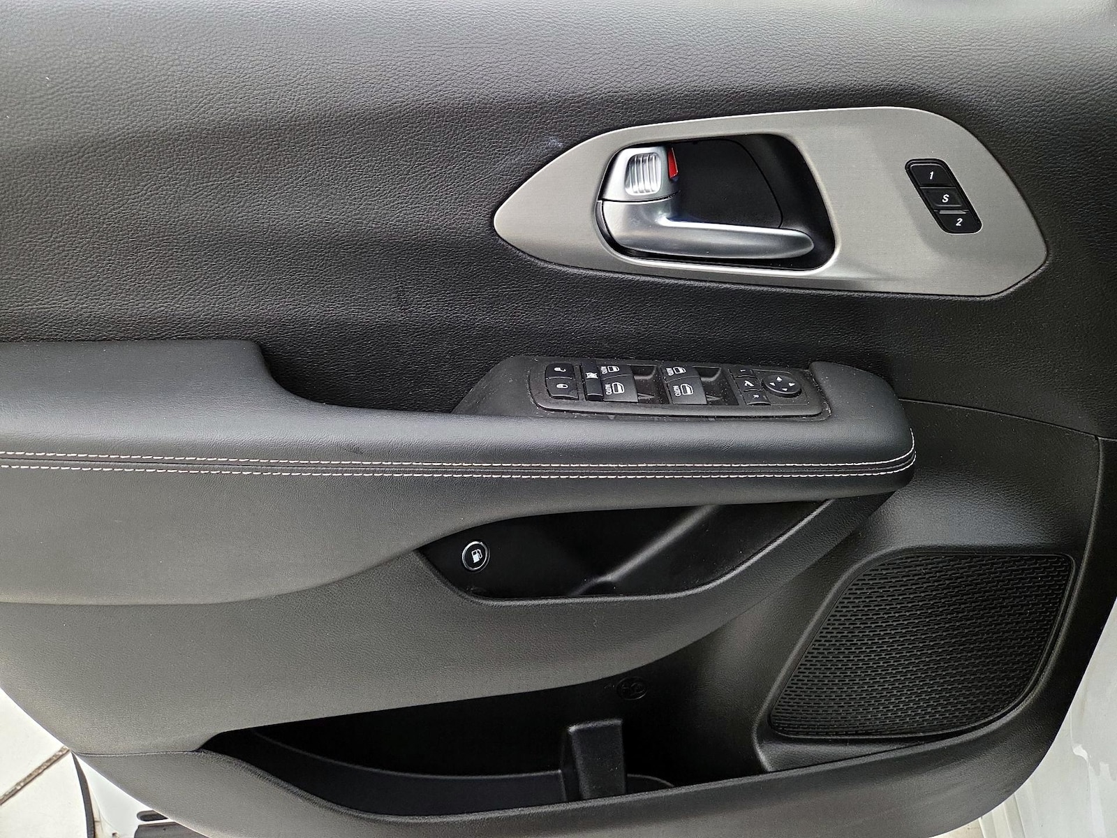 2023 Chrysler Pacifica Hybrid Limited - Photo 13