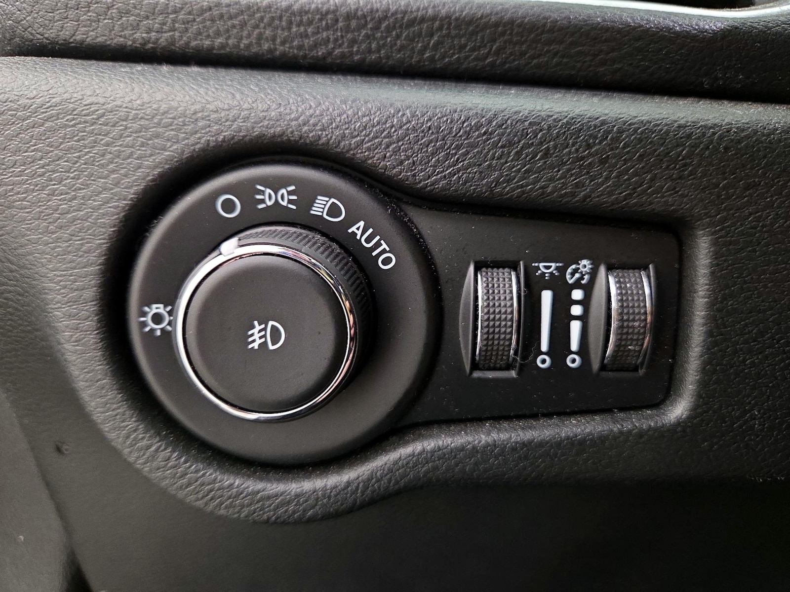 2023 Chrysler Pacifica Hybrid Limited - Photo 14
