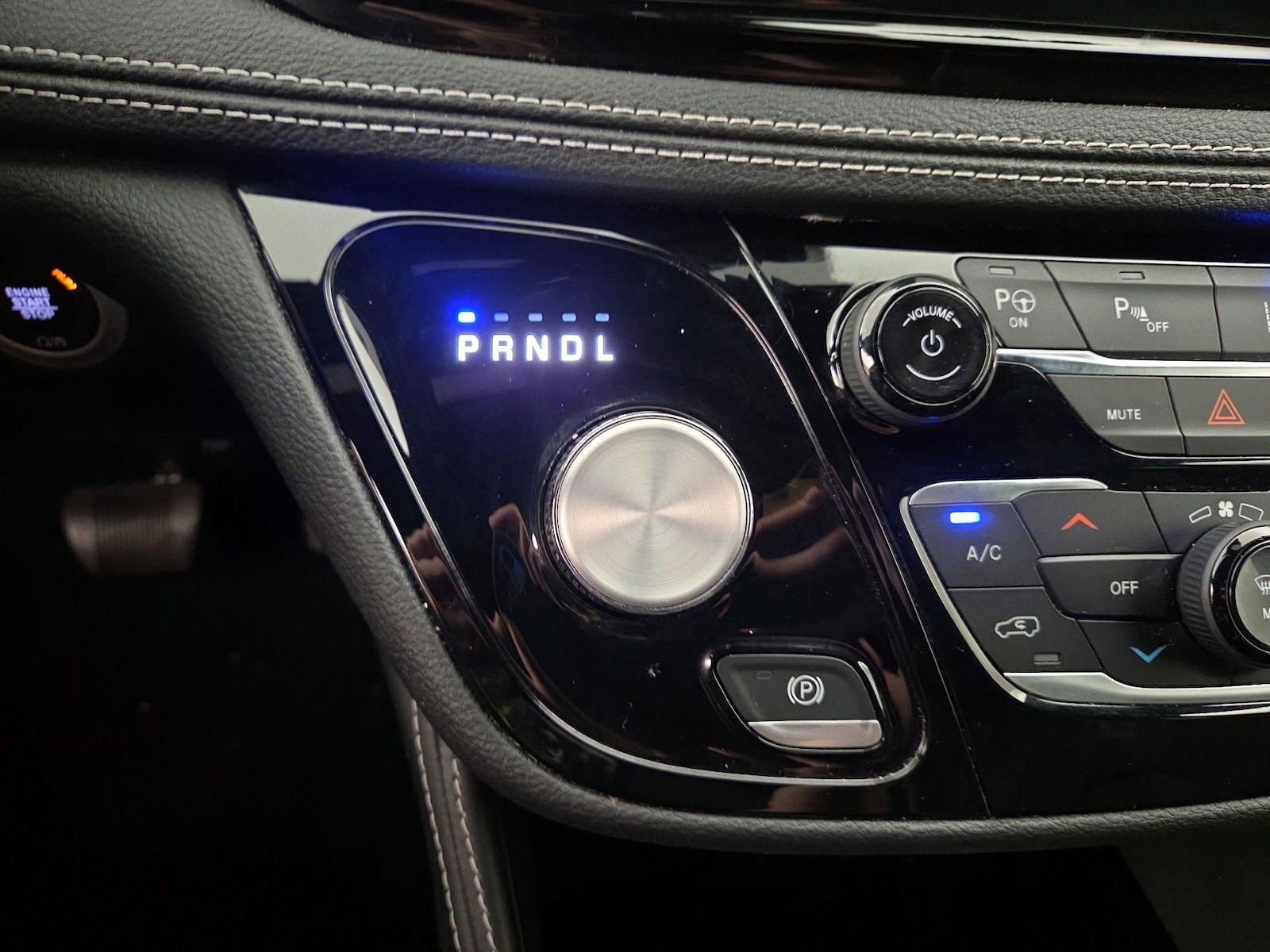 2023 Chrysler Pacifica Hybrid Limited - Photo 18