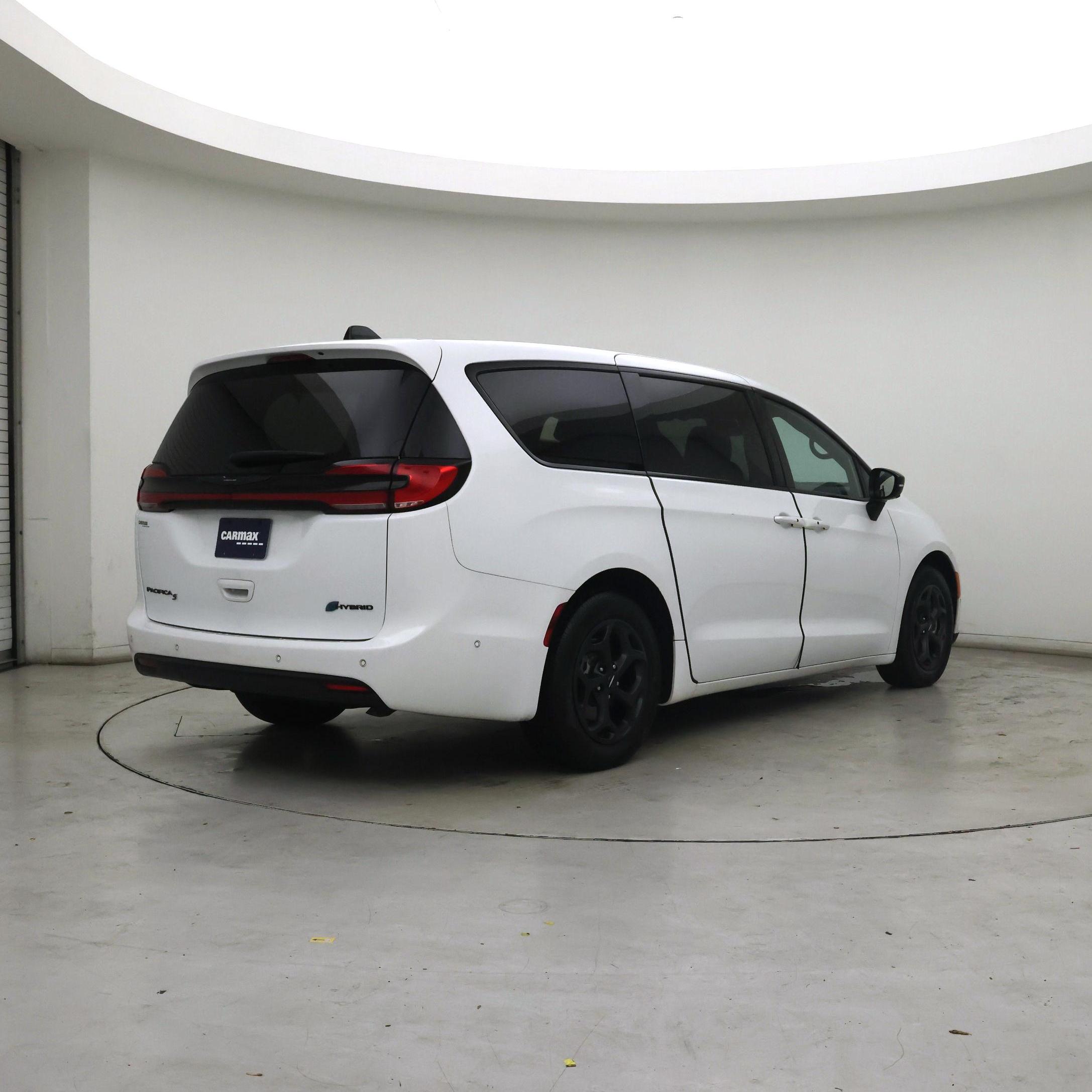 Thumbnail: 2023 Chrysler Pacifica - 8