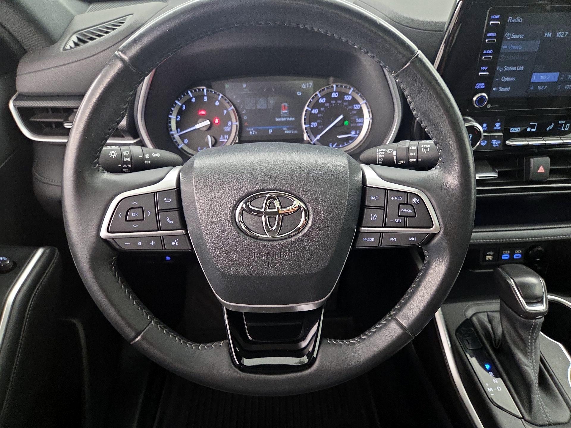 Thumbnail: 2022 Toyota Highlander - 10