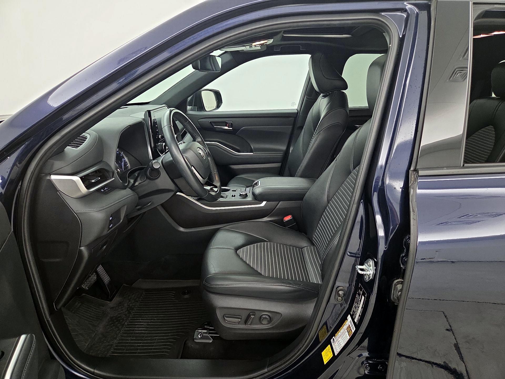Thumbnail: 2022 Toyota Highlander - 11
