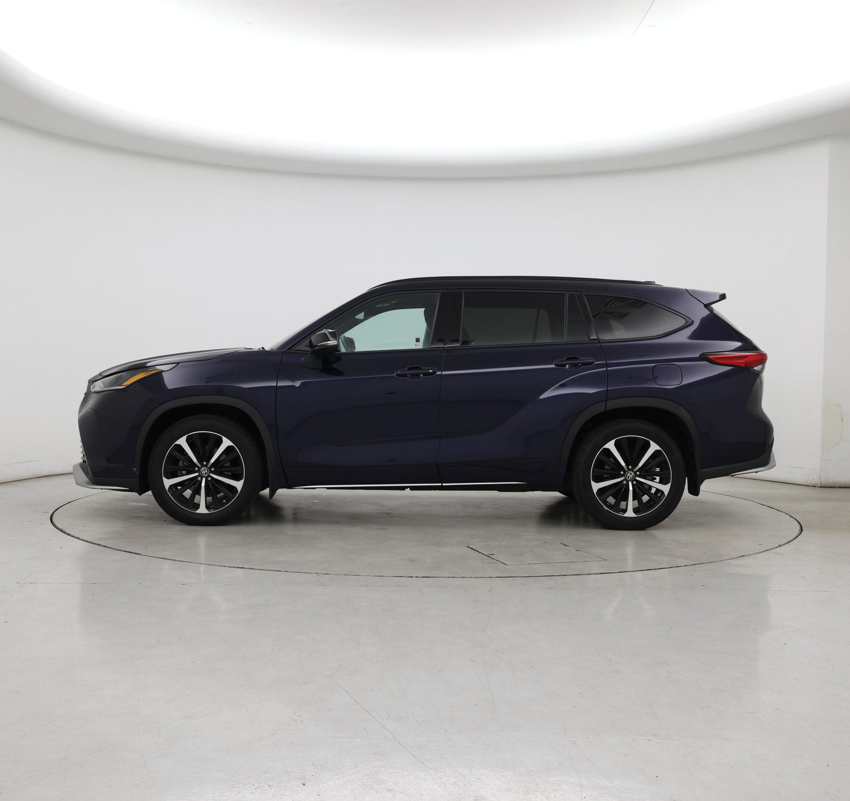 Thumbnail: 2022 Toyota Highlander - 3