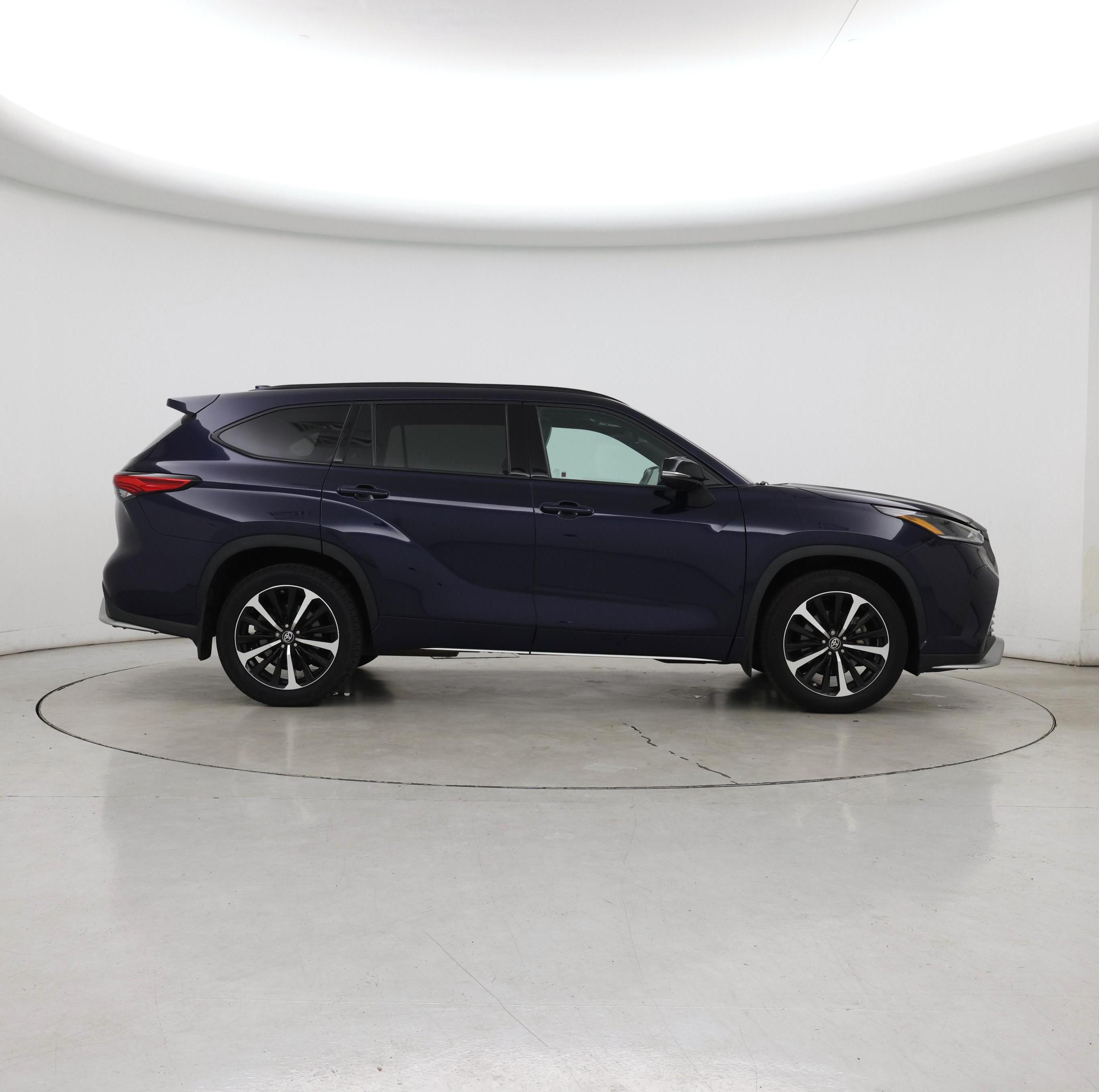 Thumbnail: 2022 Toyota Highlander - 7