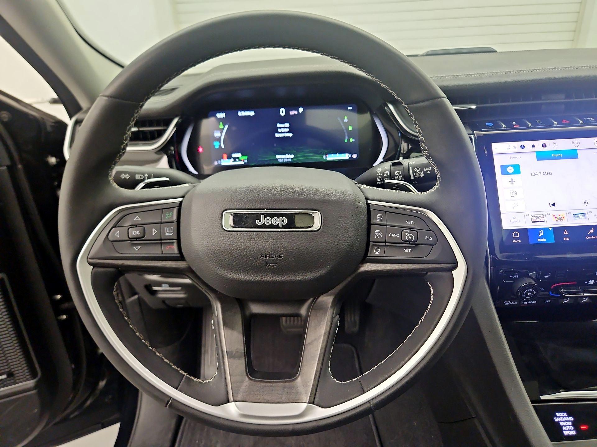 Thumbnail: 2023 Jeep Grand Cherokee - 10