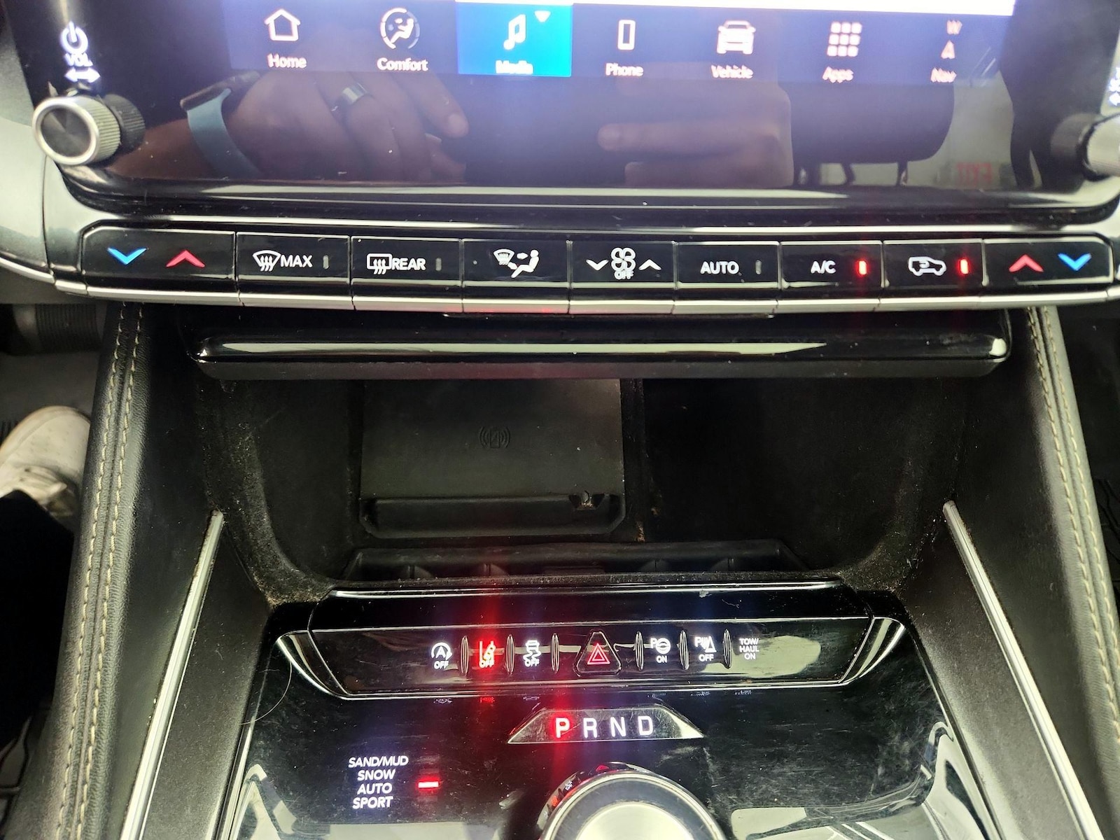 2024 Jeep Wagoneer L Series I - Photo 18