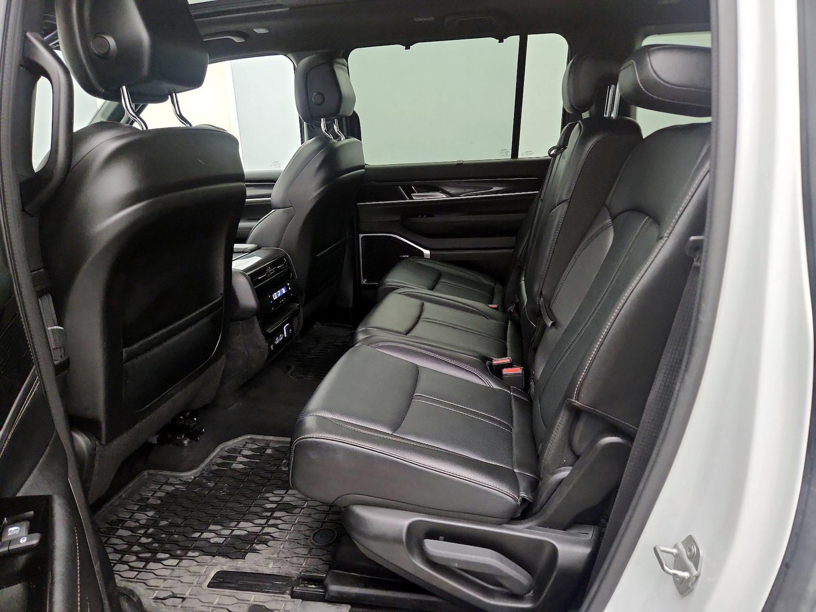 2024 Jeep Wagoneer L Series I - Photo 22