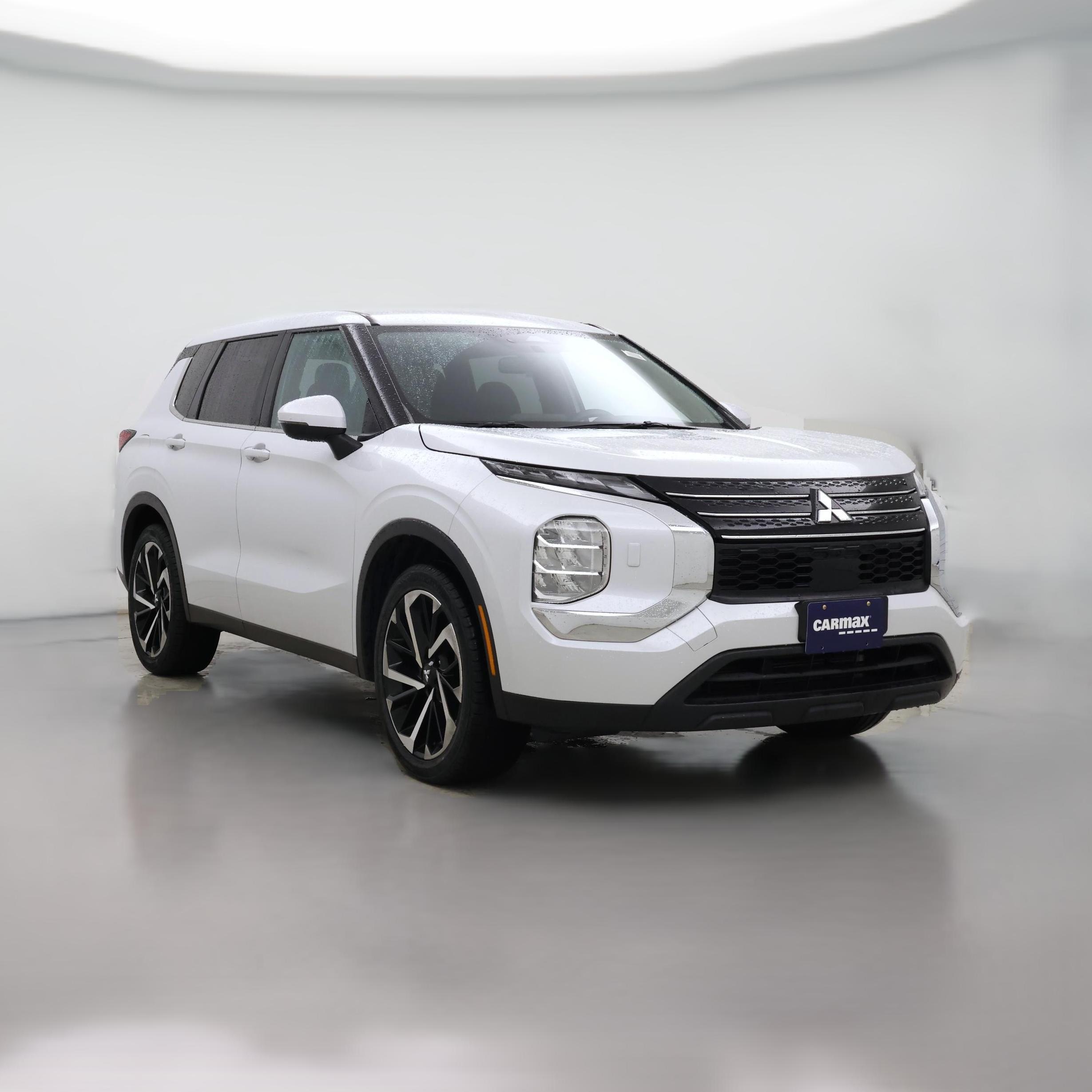 Thumbnail: 2022 Mitsubishi Outlander - 1