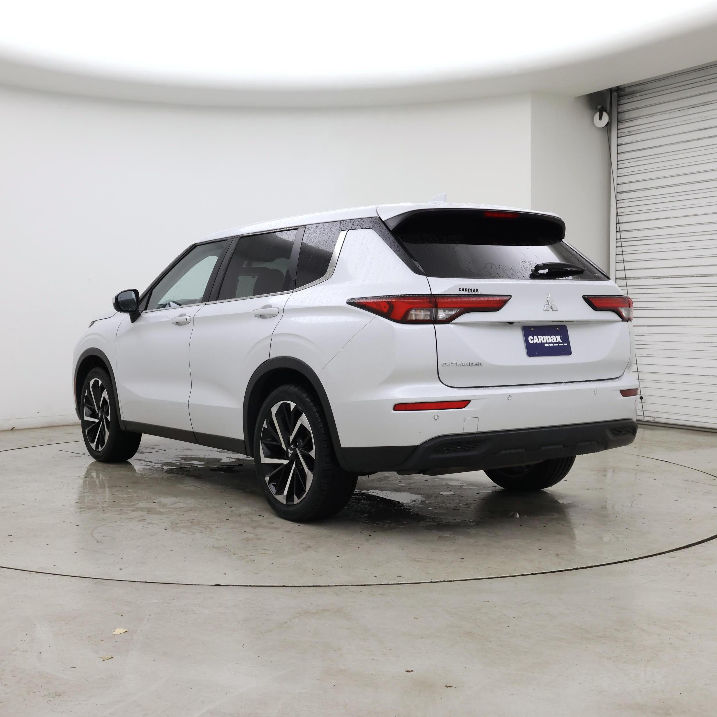 Thumbnail: 2022 Mitsubishi Outlander - 2