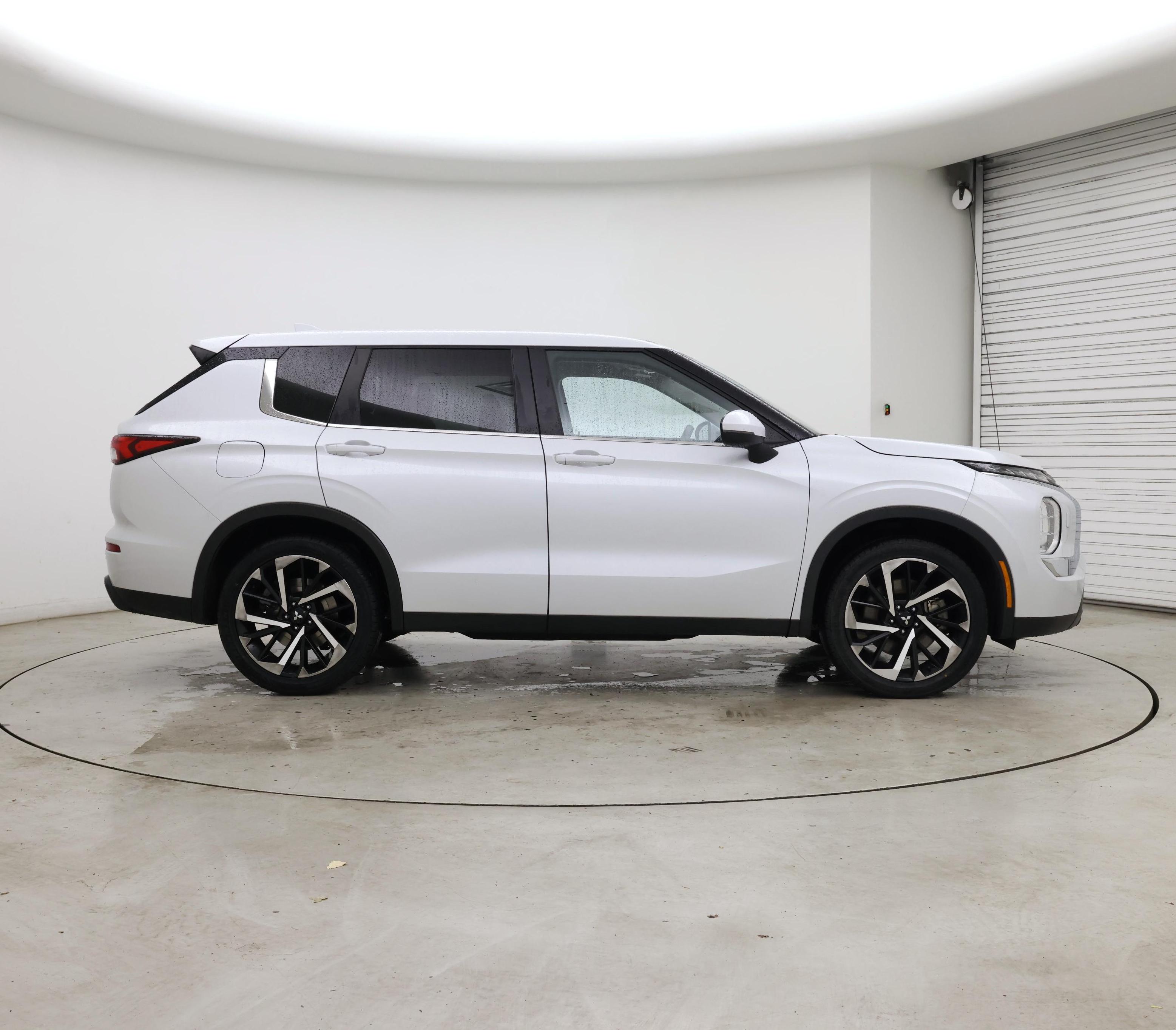 Thumbnail: 2022 Mitsubishi Outlander - 7