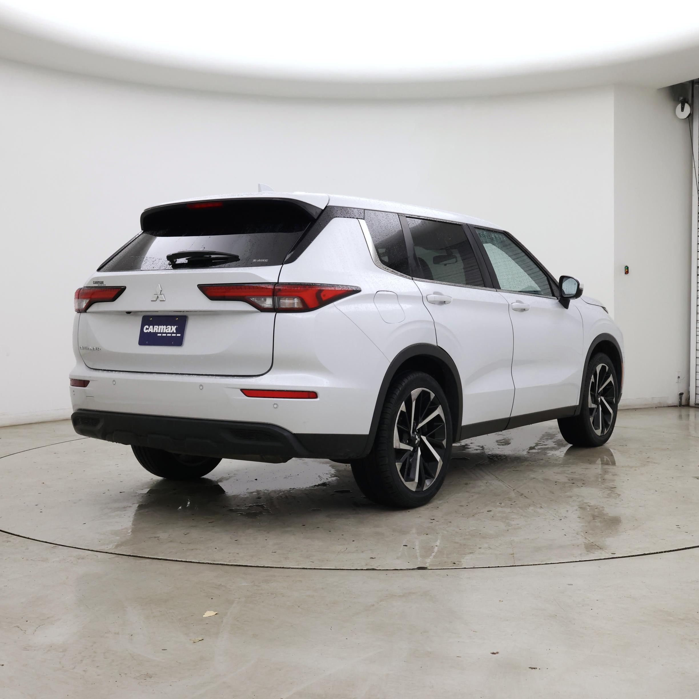 Thumbnail: 2022 Mitsubishi Outlander - 8