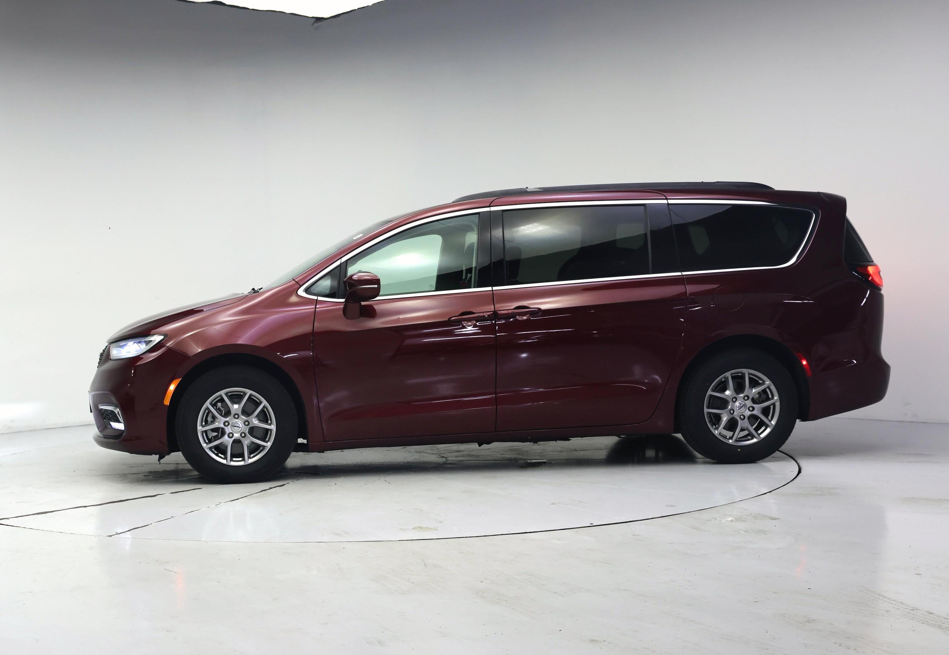 Thumbnail: 2021 Chrysler Pacifica - 3