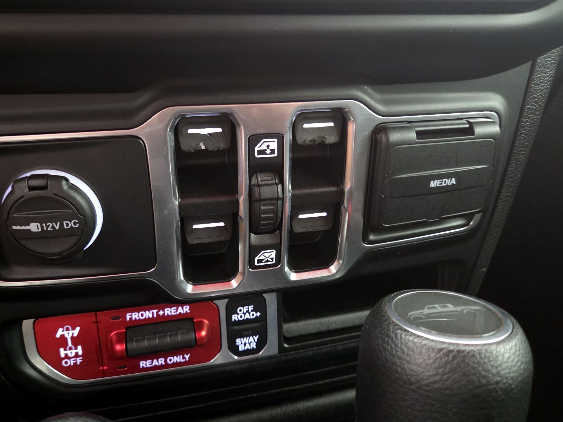 Thumbnail: 2022 Jeep Gladiator - 18
