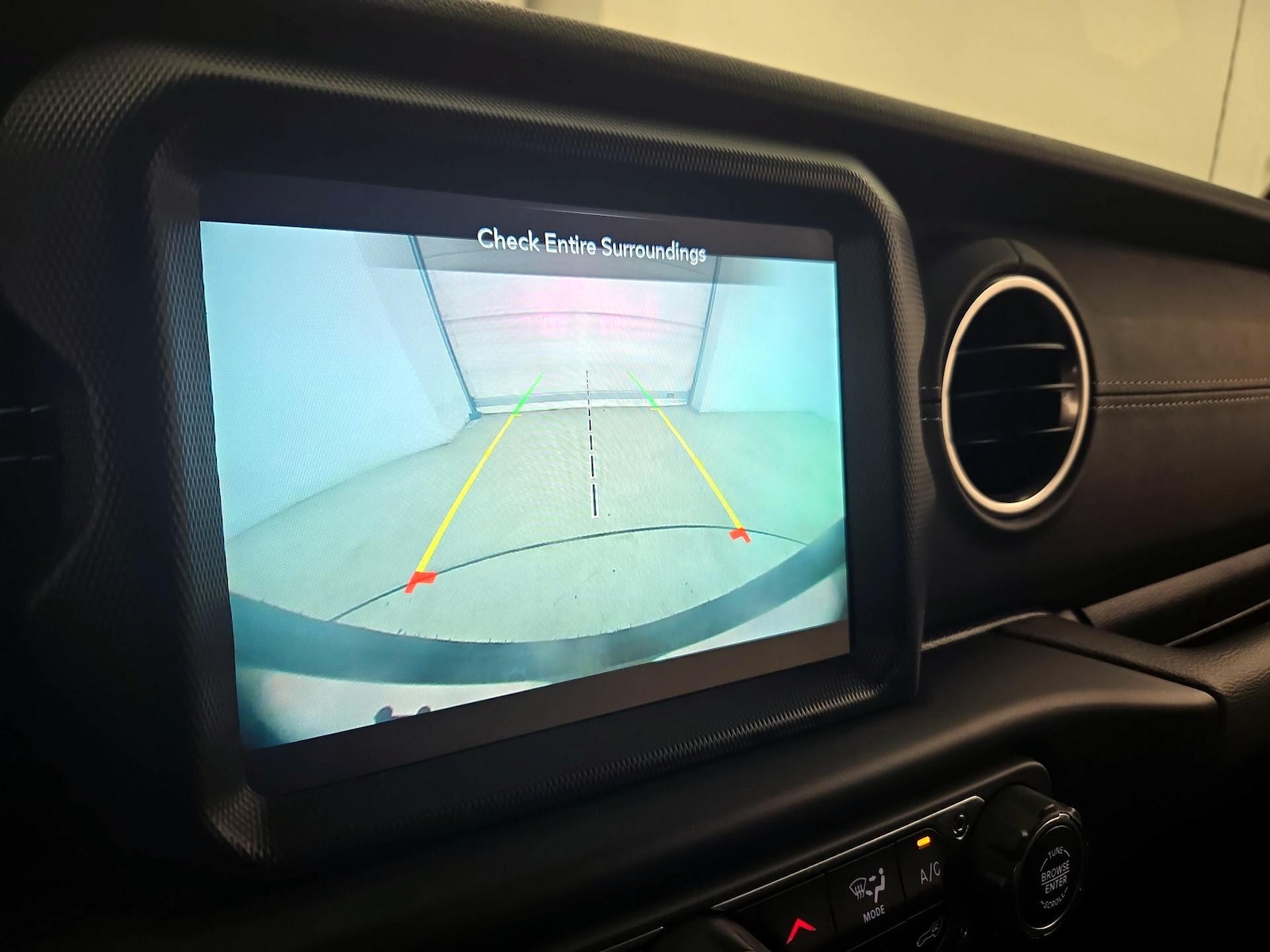 2022 Jeep Wrangler Unlimited Sahara - Photo 14