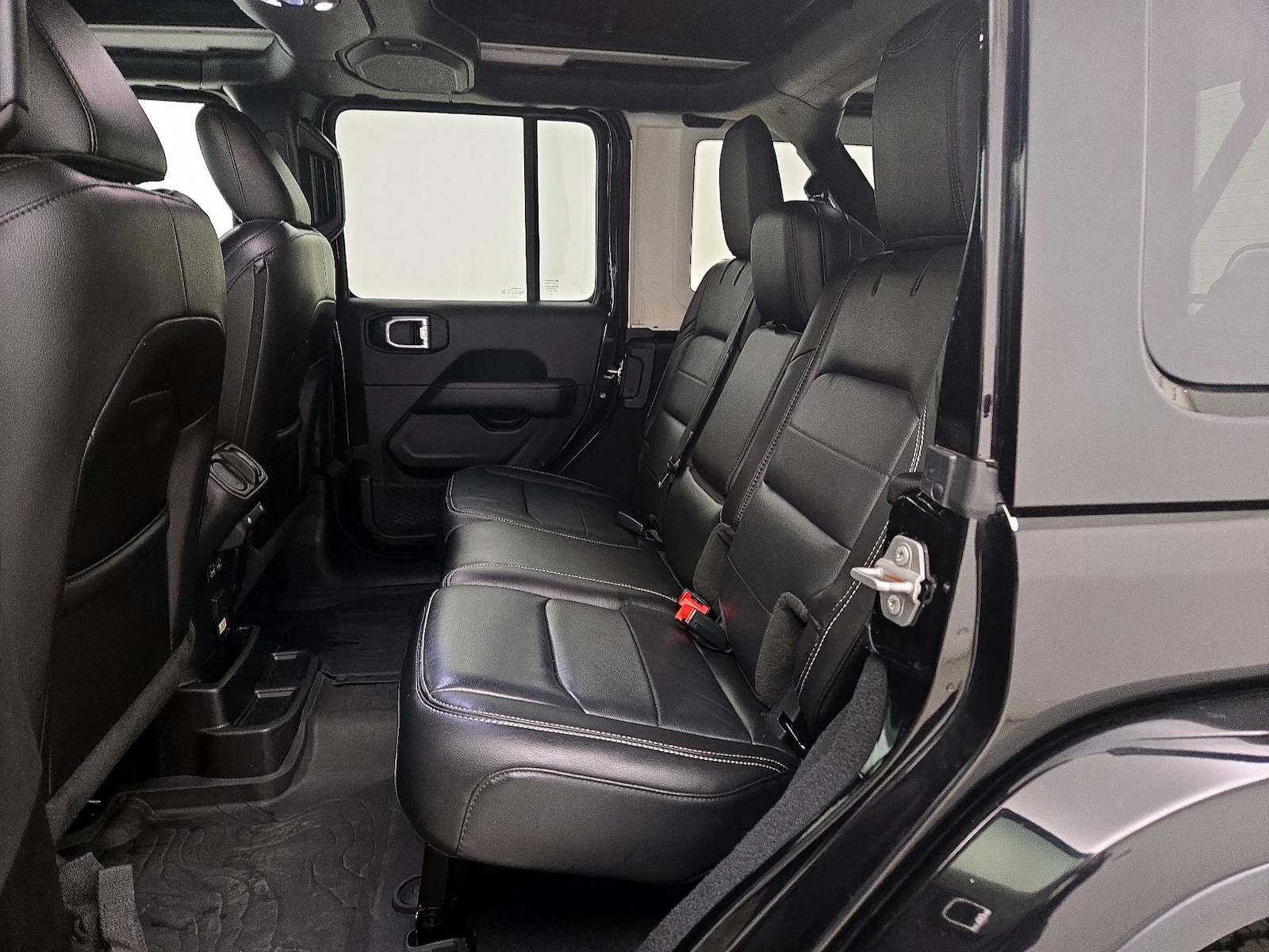 2022 Jeep Wrangler Unlimited Sahara - Photo 18