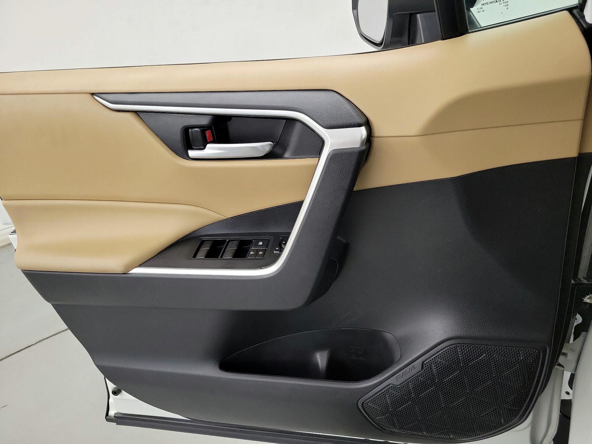Thumbnail: 2021 Toyota RAV4 - 12