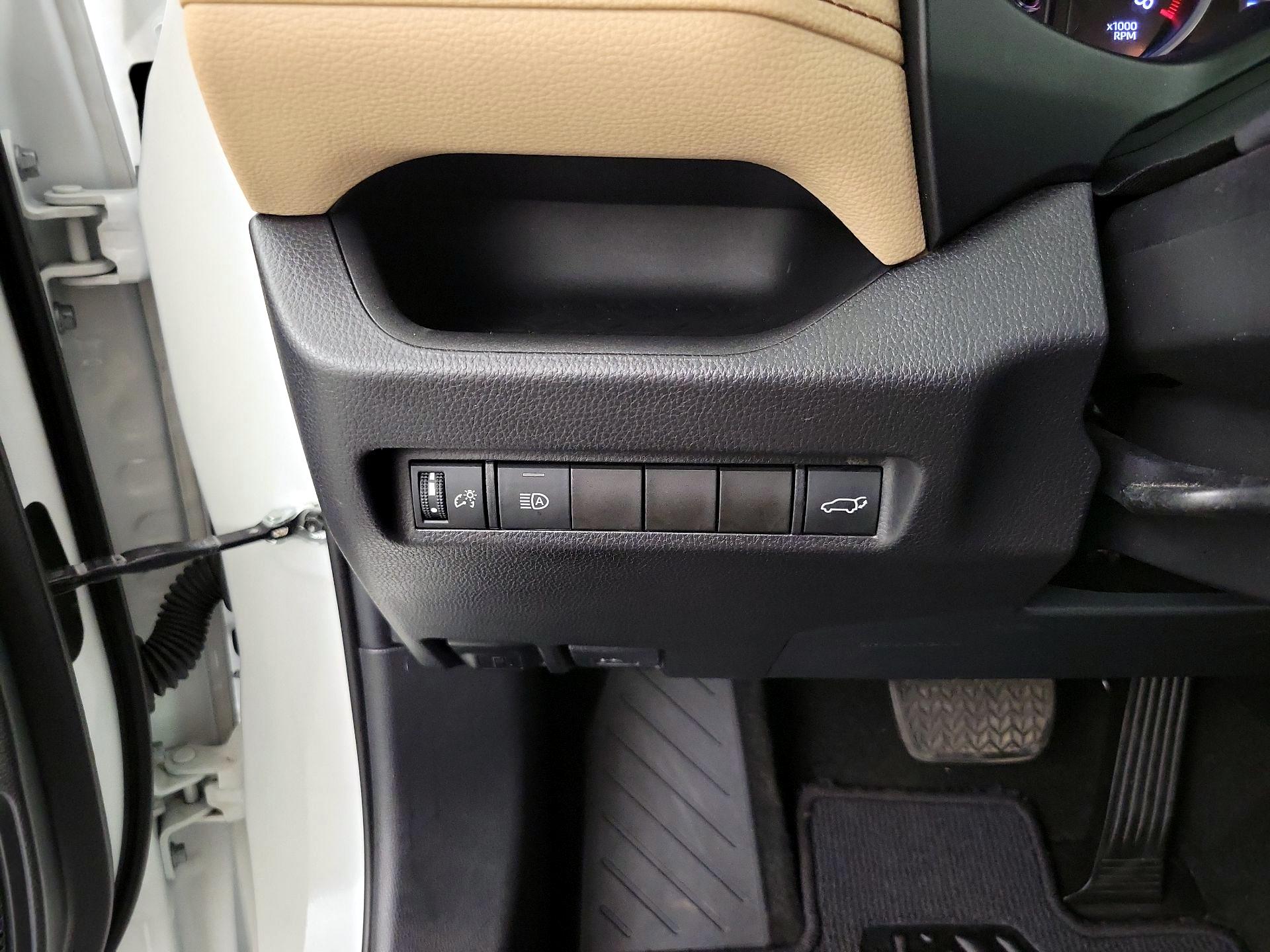 Thumbnail: 2021 Toyota RAV4 - 13