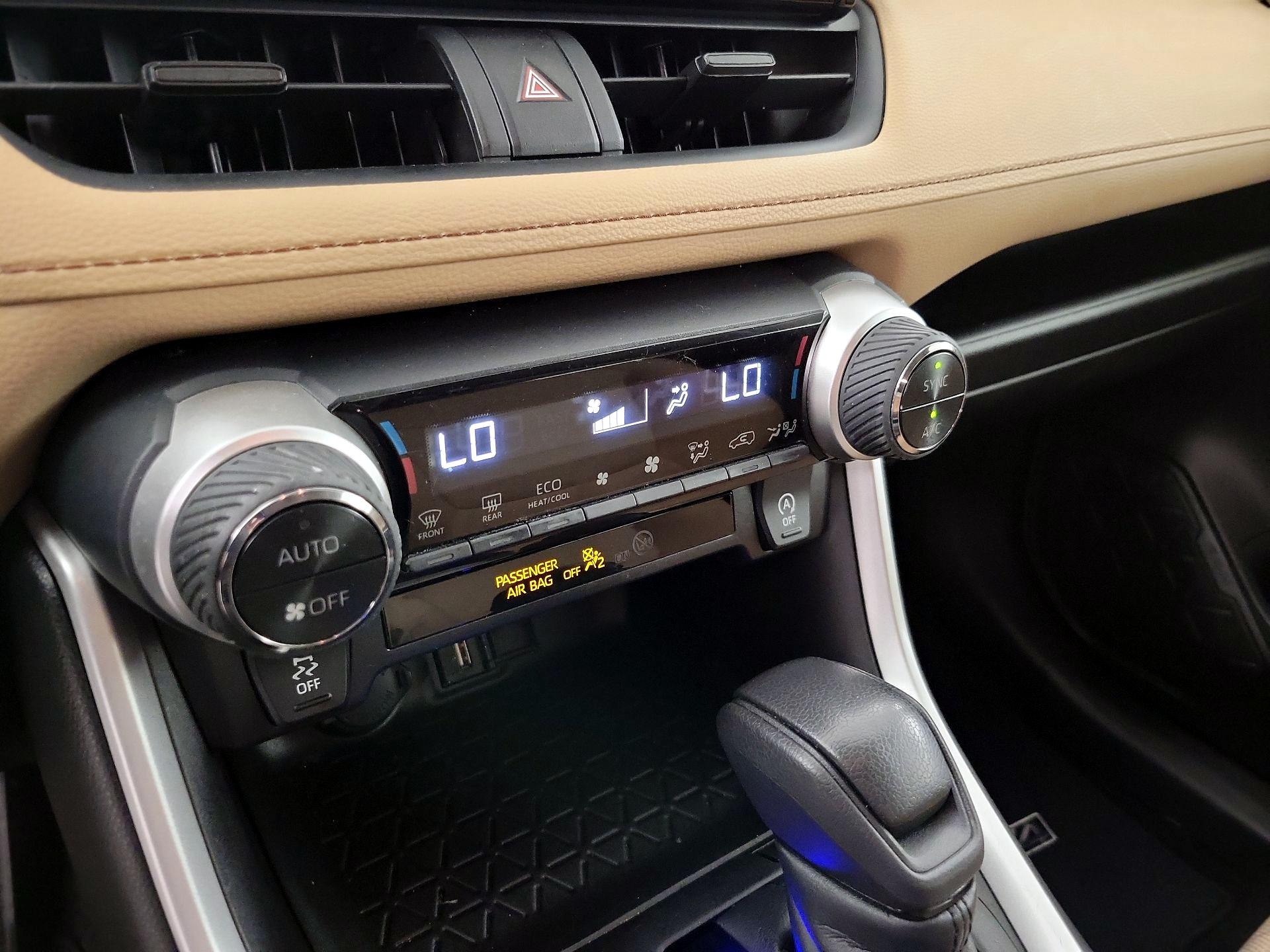 Thumbnail: 2021 Toyota RAV4 - 16
