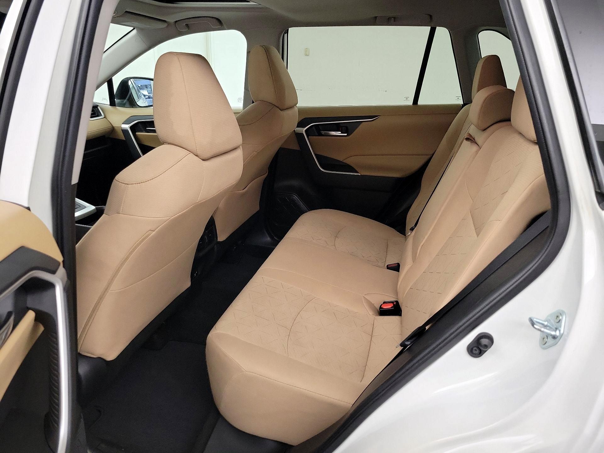 Thumbnail: 2021 Toyota RAV4 - 20