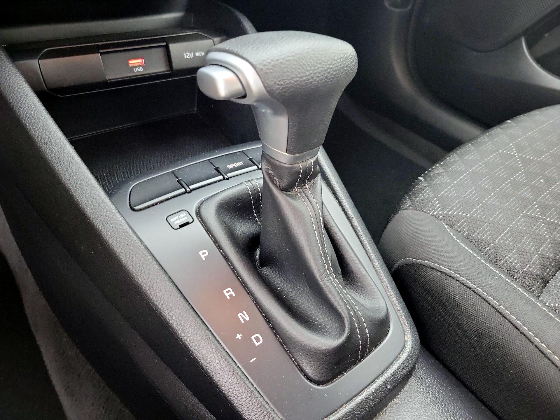 Thumbnail: 2022 Kia Rio - 17