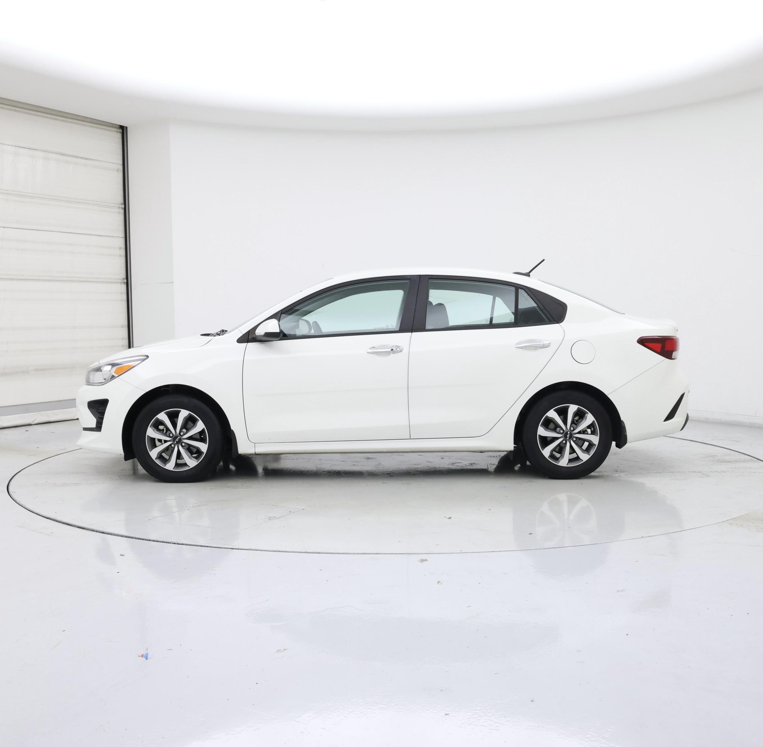 Thumbnail: 2022 Kia Rio - 3