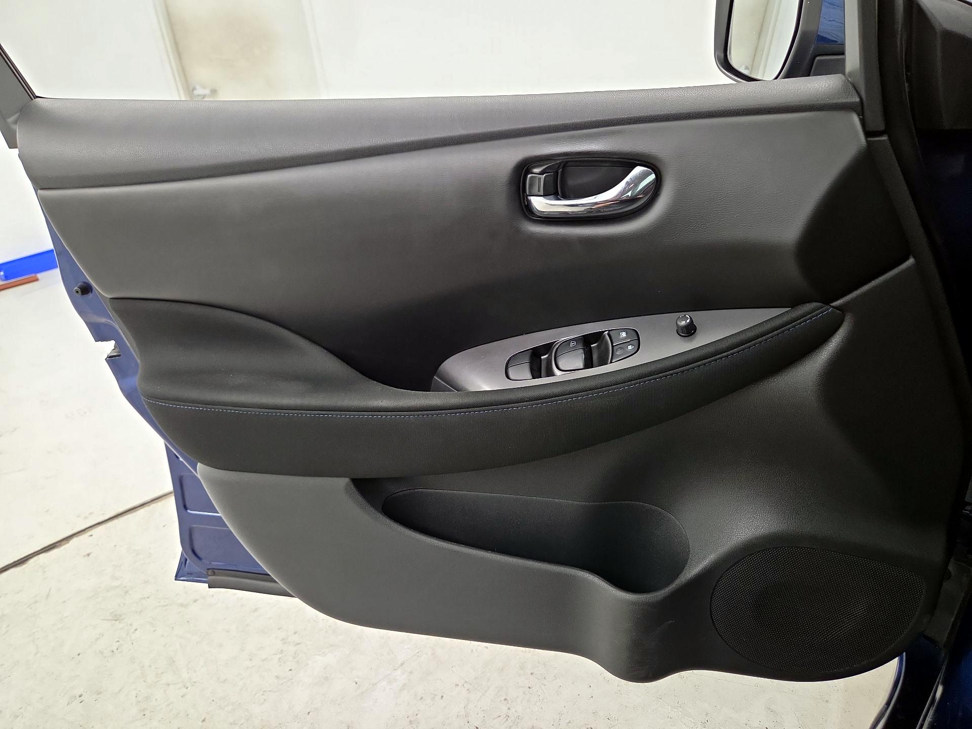 Thumbnail: 2023 Nissan Leaf - 12