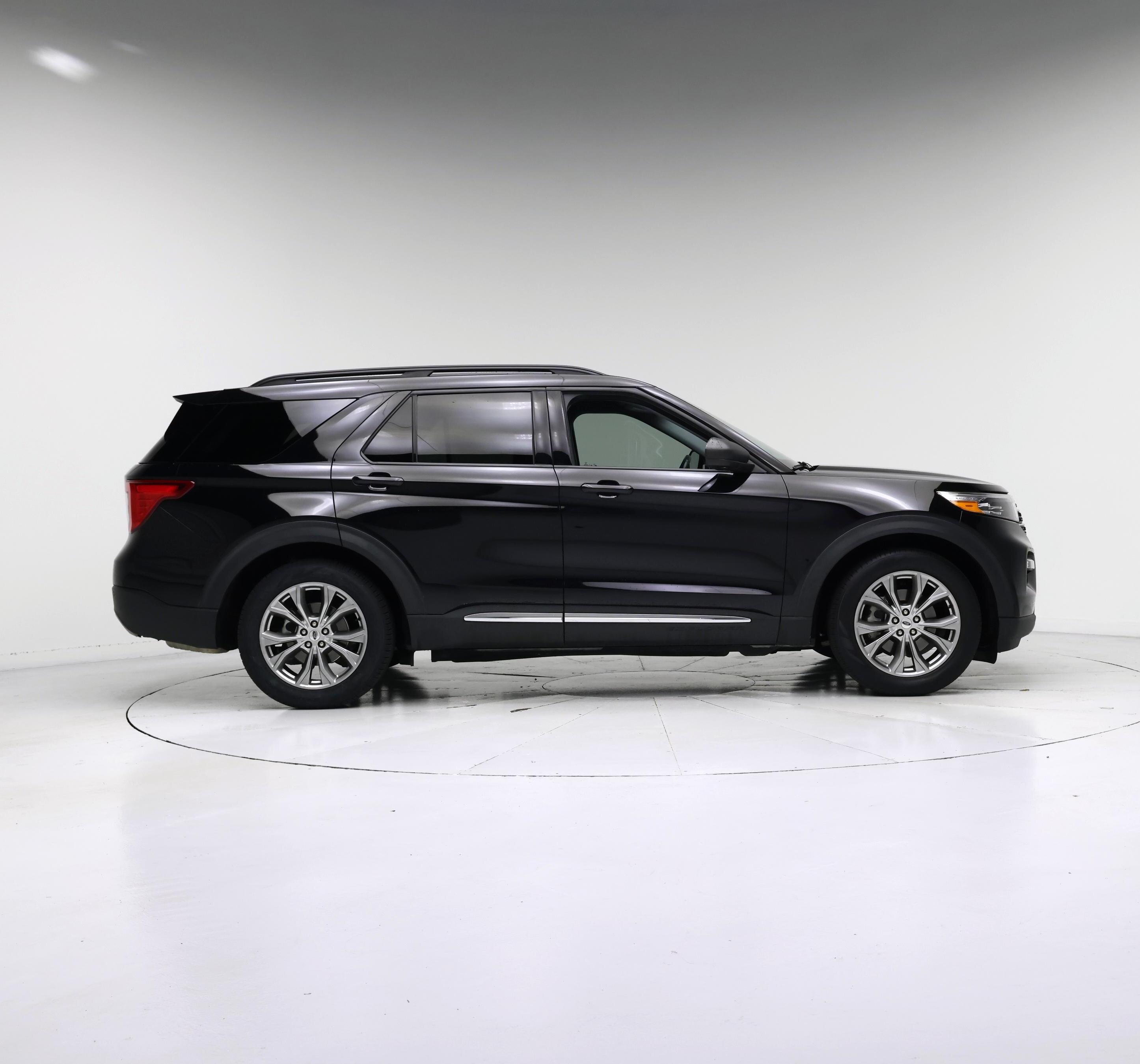 Thumbnail: 2021 Ford Explorer - 7