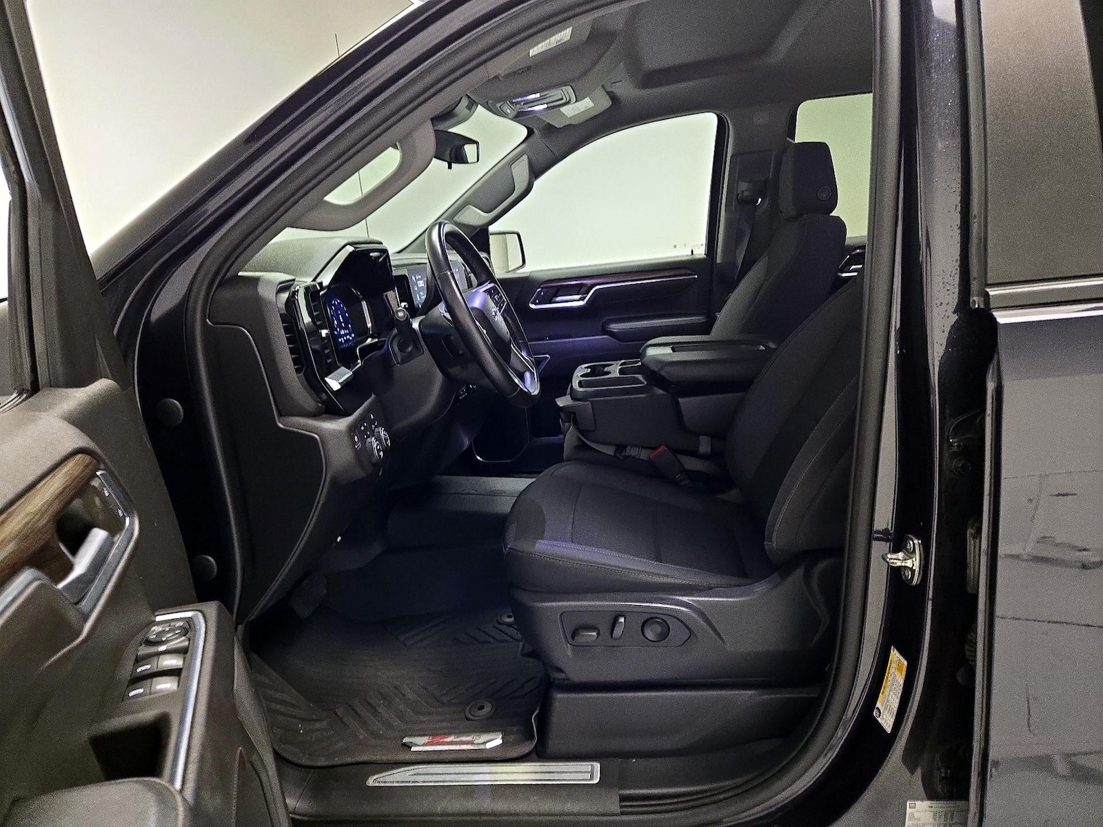 2023 Chevrolet Silverado 1500 RST - Photo 12