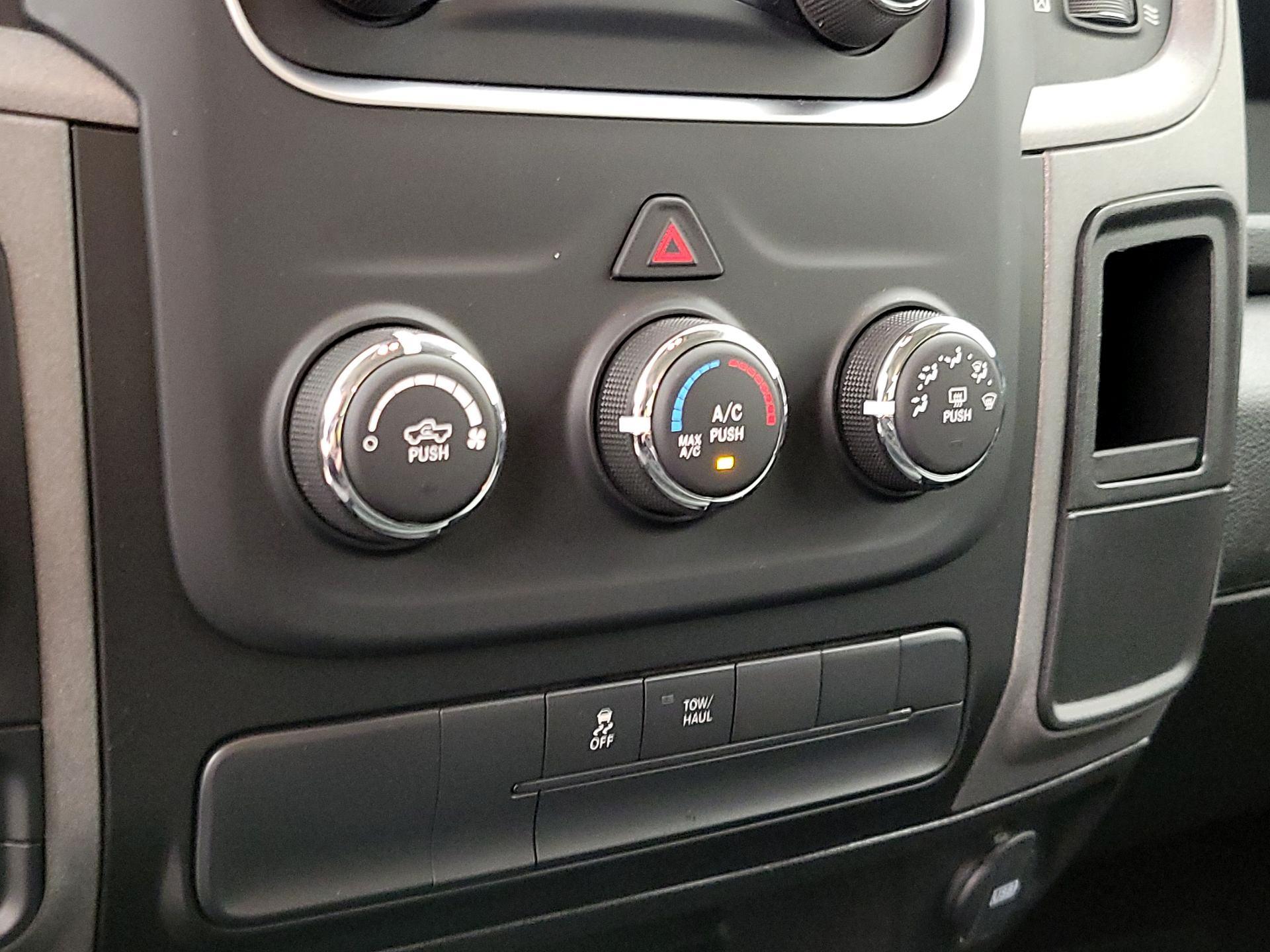 Thumbnail: 2022 RAM 1500 Classic - 16