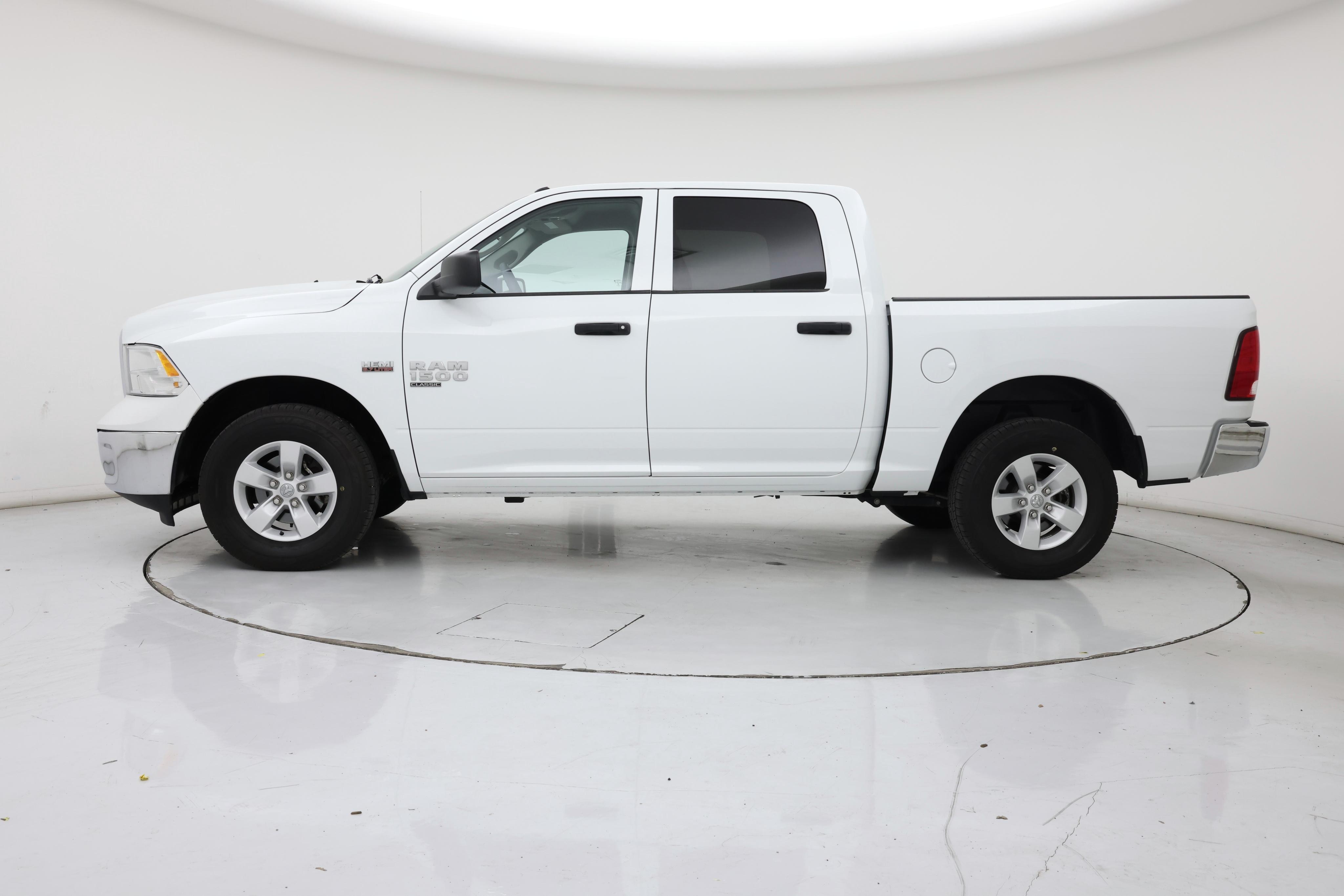 Thumbnail: 2022 RAM 1500 Classic - 3