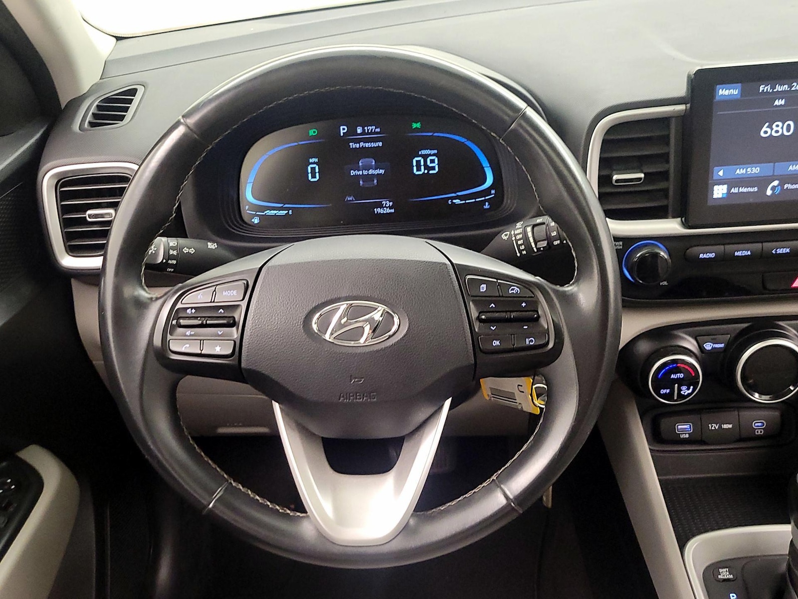 2023 Hyundai Venue SEL - Photo 11