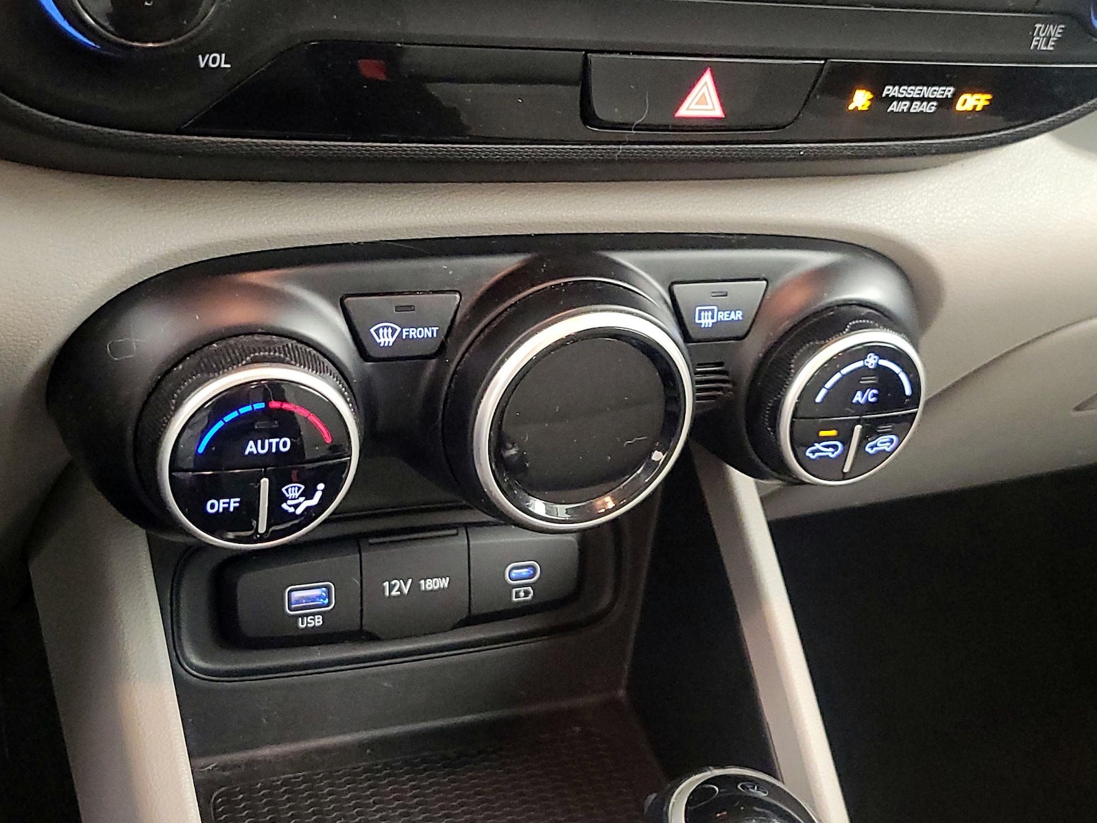 2023 Hyundai Venue SEL - Photo 17