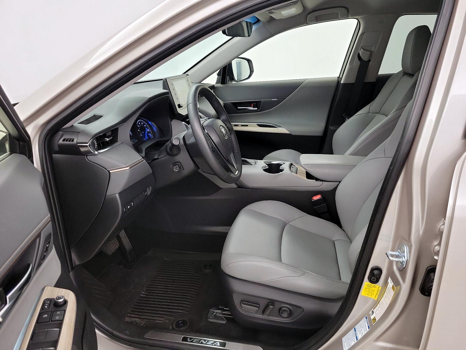Thumbnail: 2022 Toyota Venza - 11