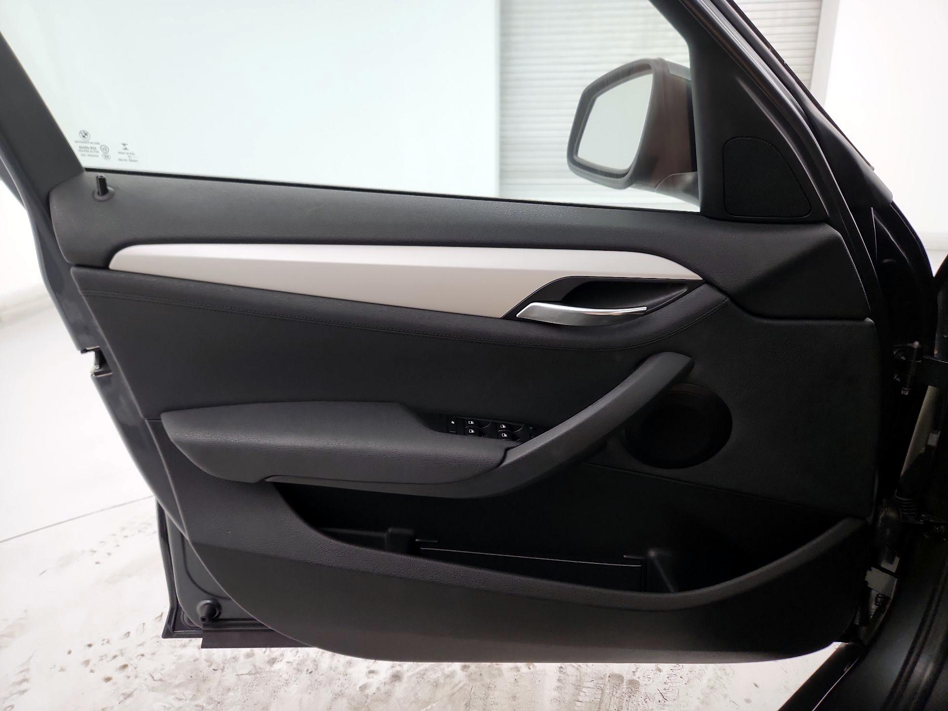 Thumbnail: 2015 BMW X1 - 12
