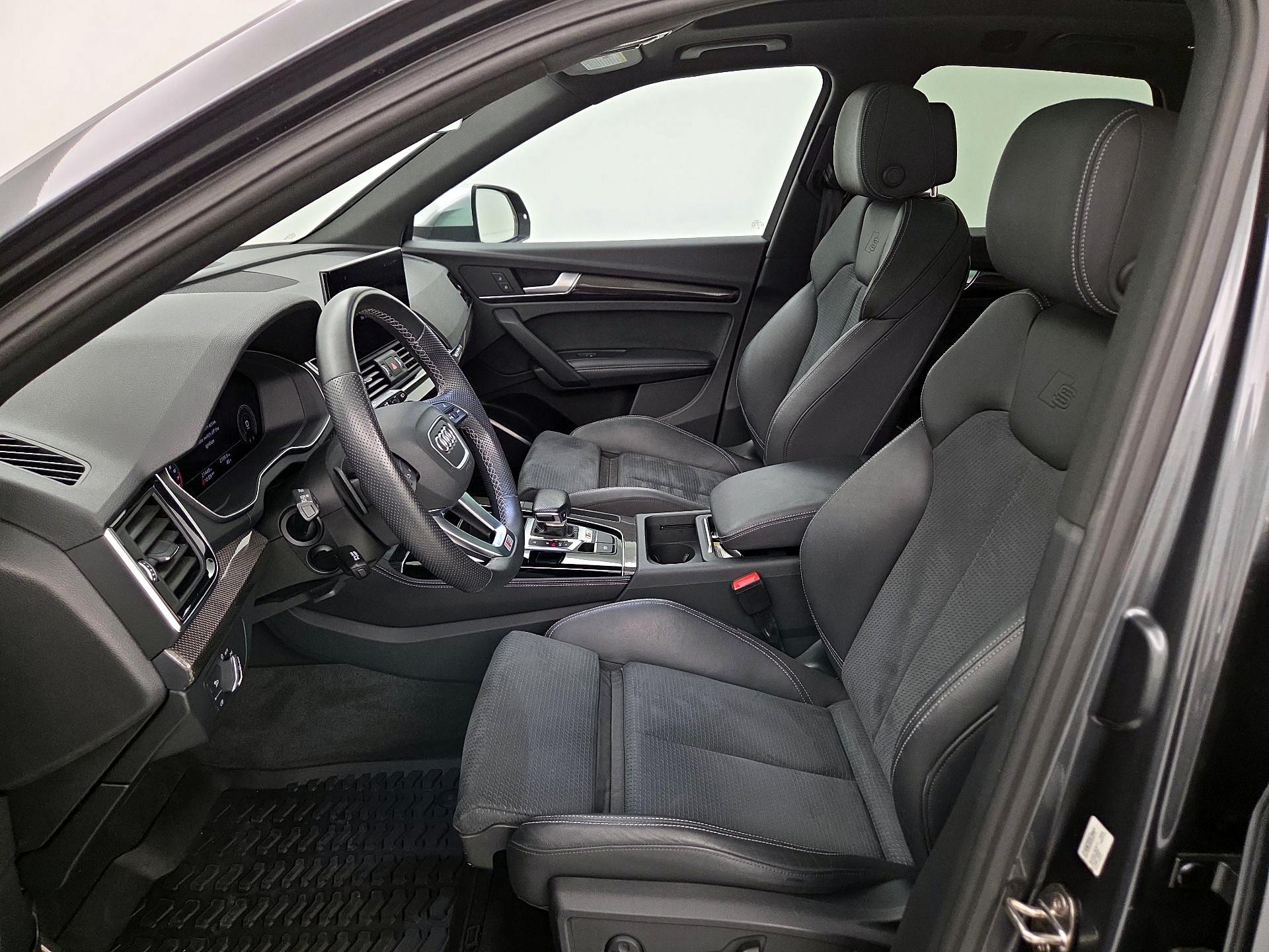 Thumbnail: 2022 Audi SQ5 - 11