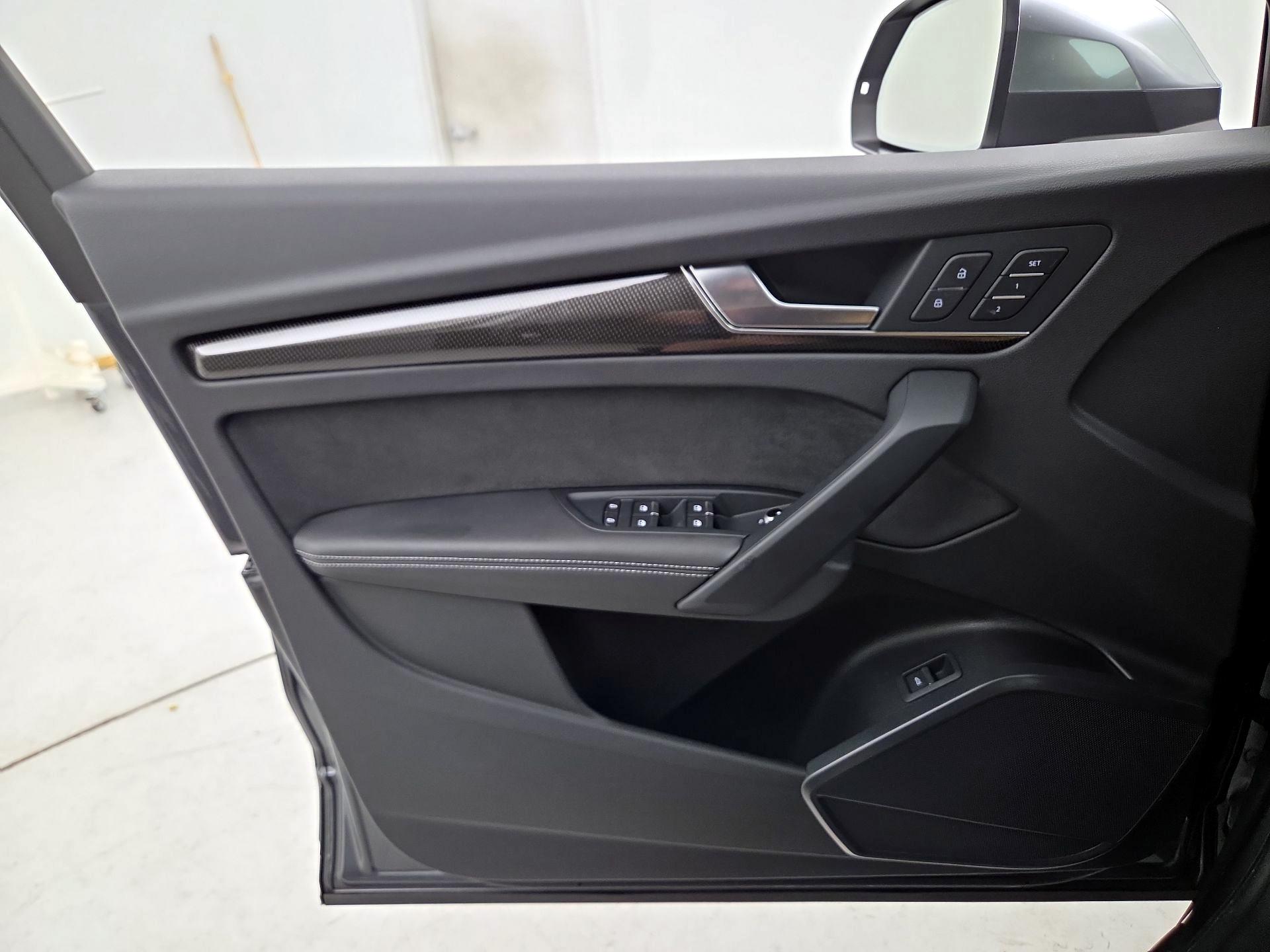 Thumbnail: 2022 Audi SQ5 - 12