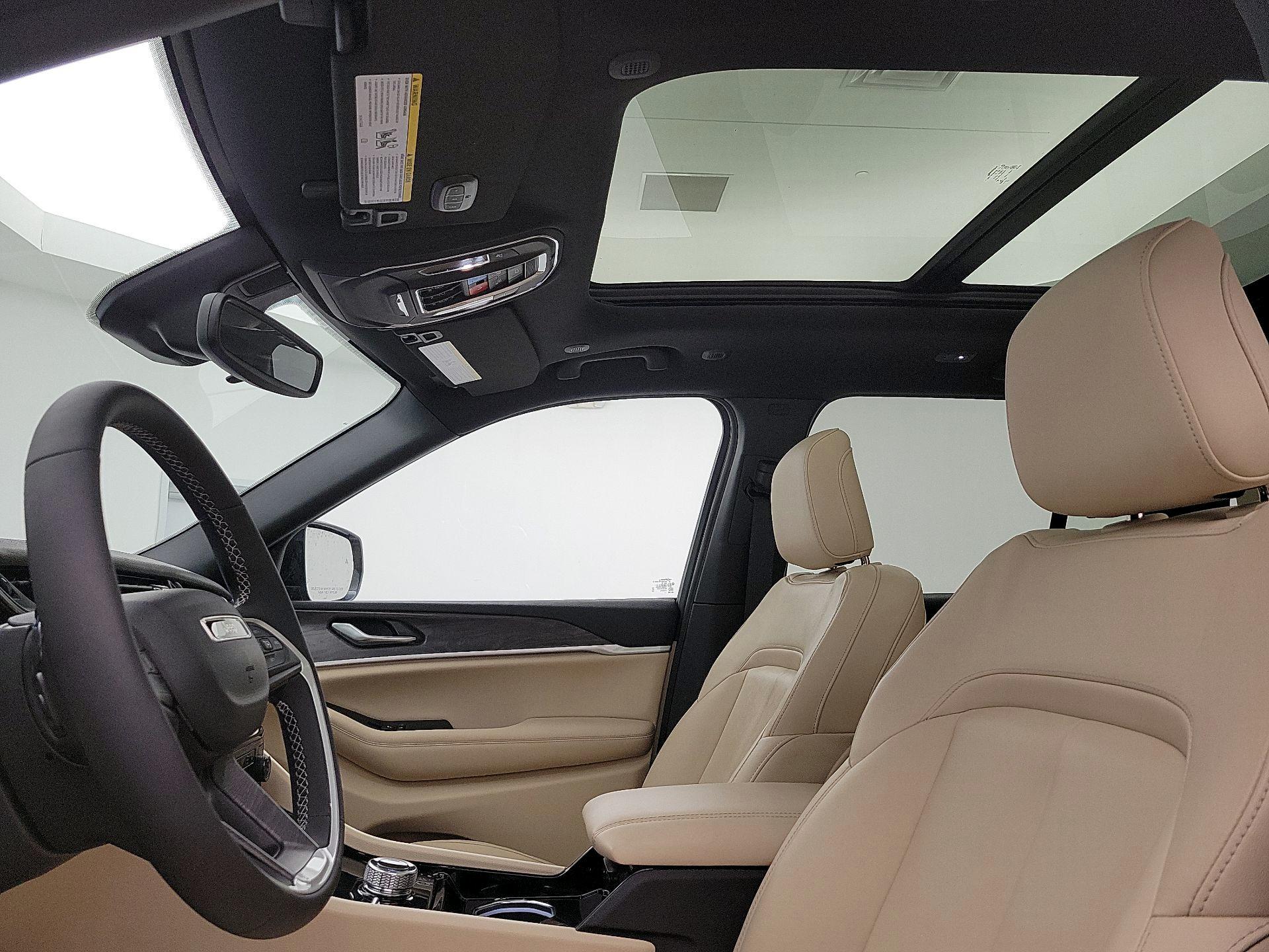 Thumbnail: 2023 Jeep Grand Cherokee - 20