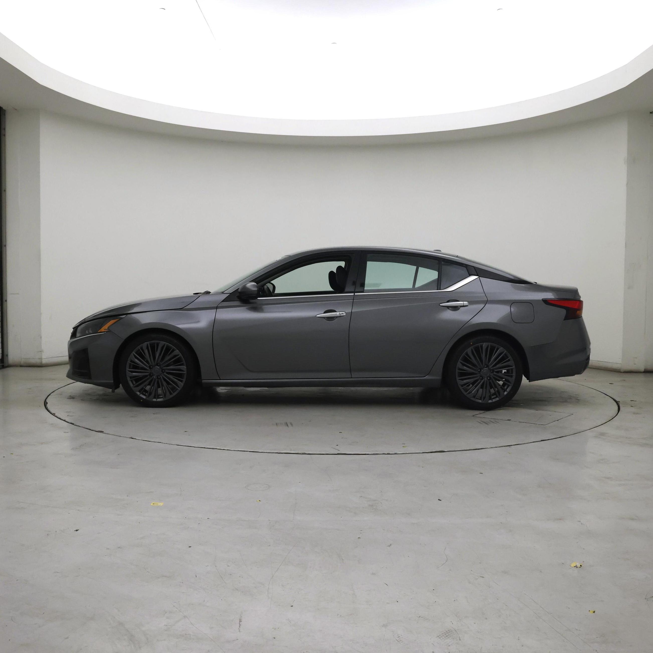 Thumbnail: 2023 Nissan Altima - 3