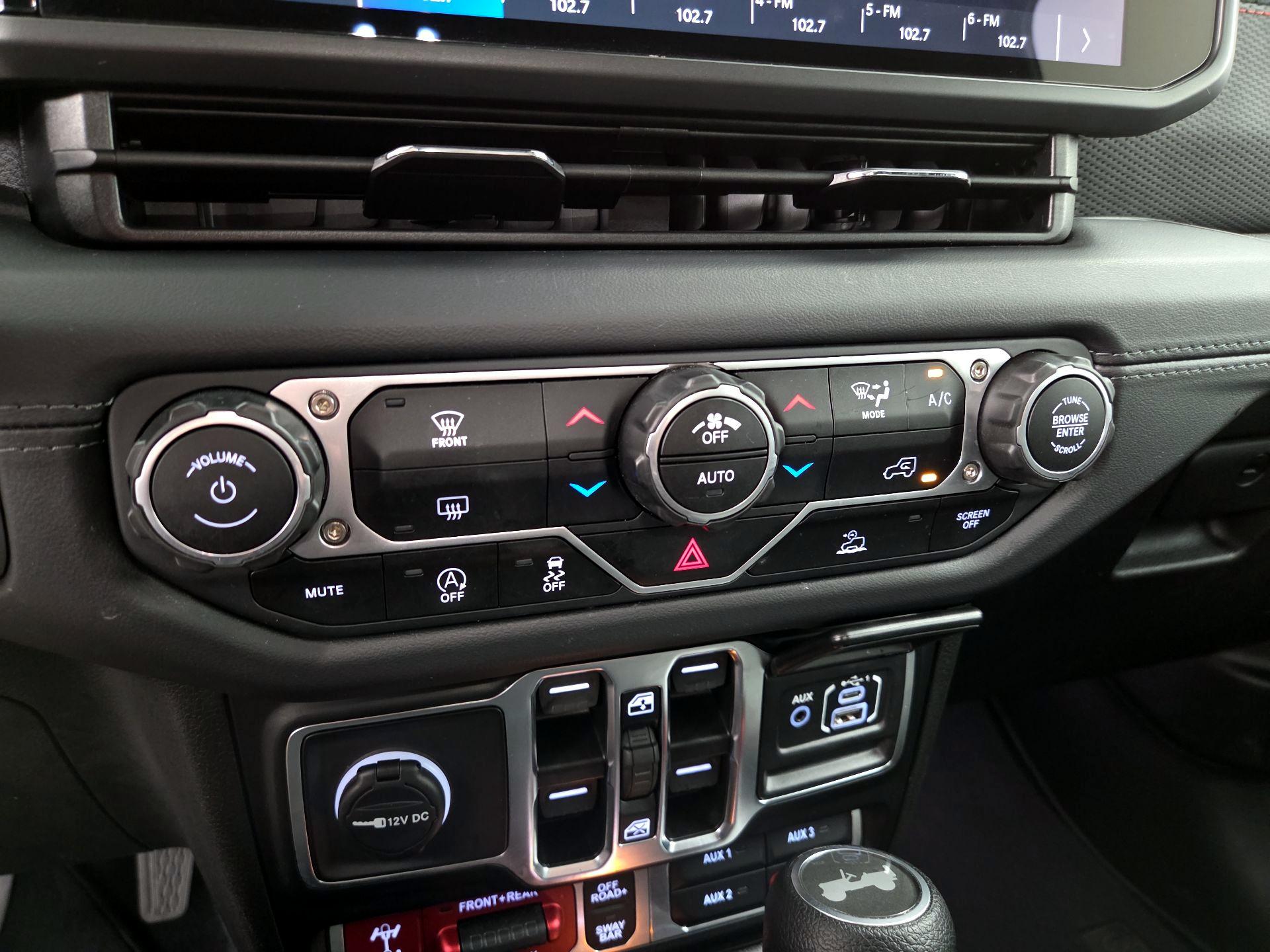 Thumbnail: 2025 Jeep Wrangler - 16