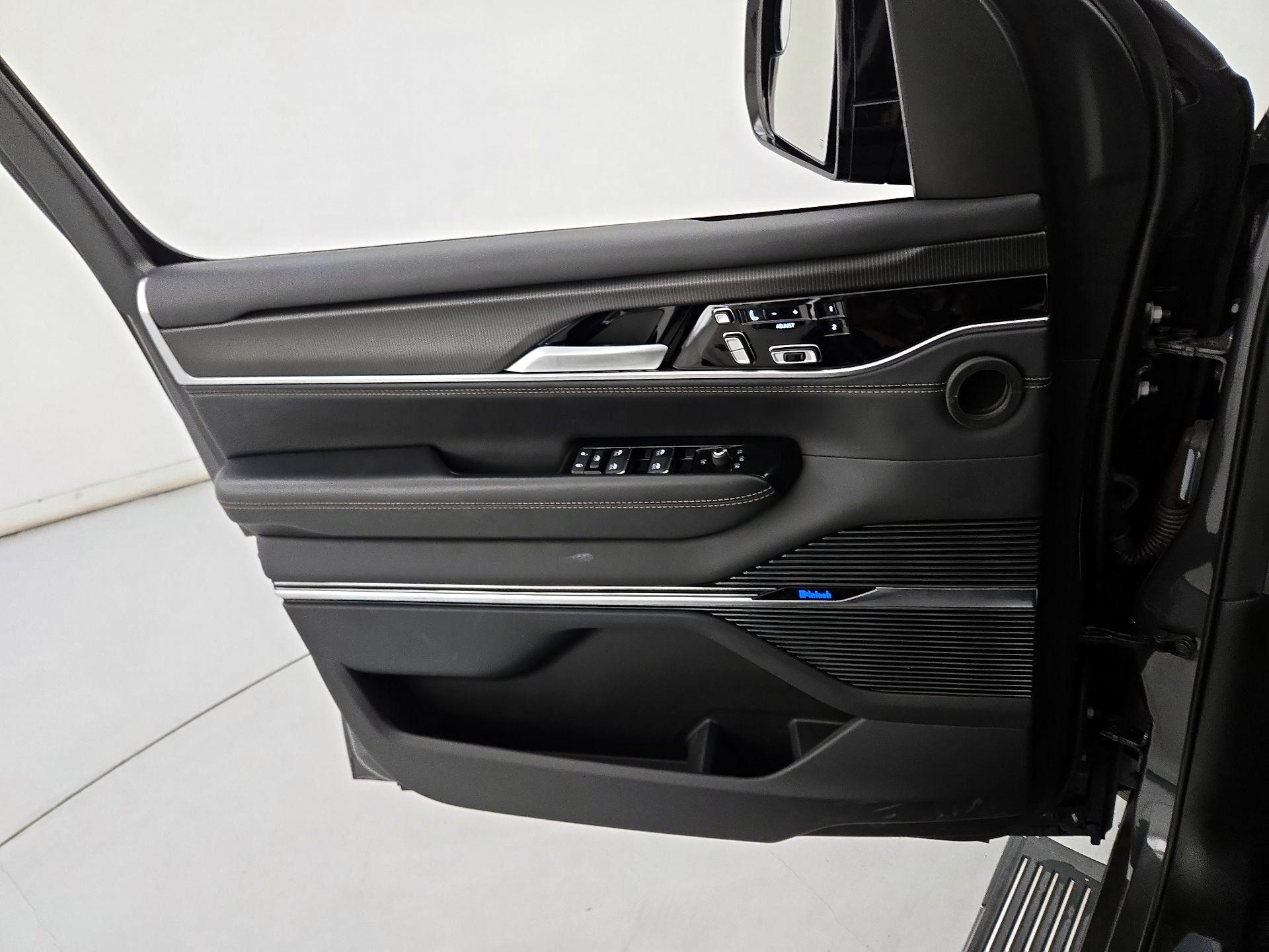 Thumbnail: 2024 Jeep Grand Wagoneer L - 12