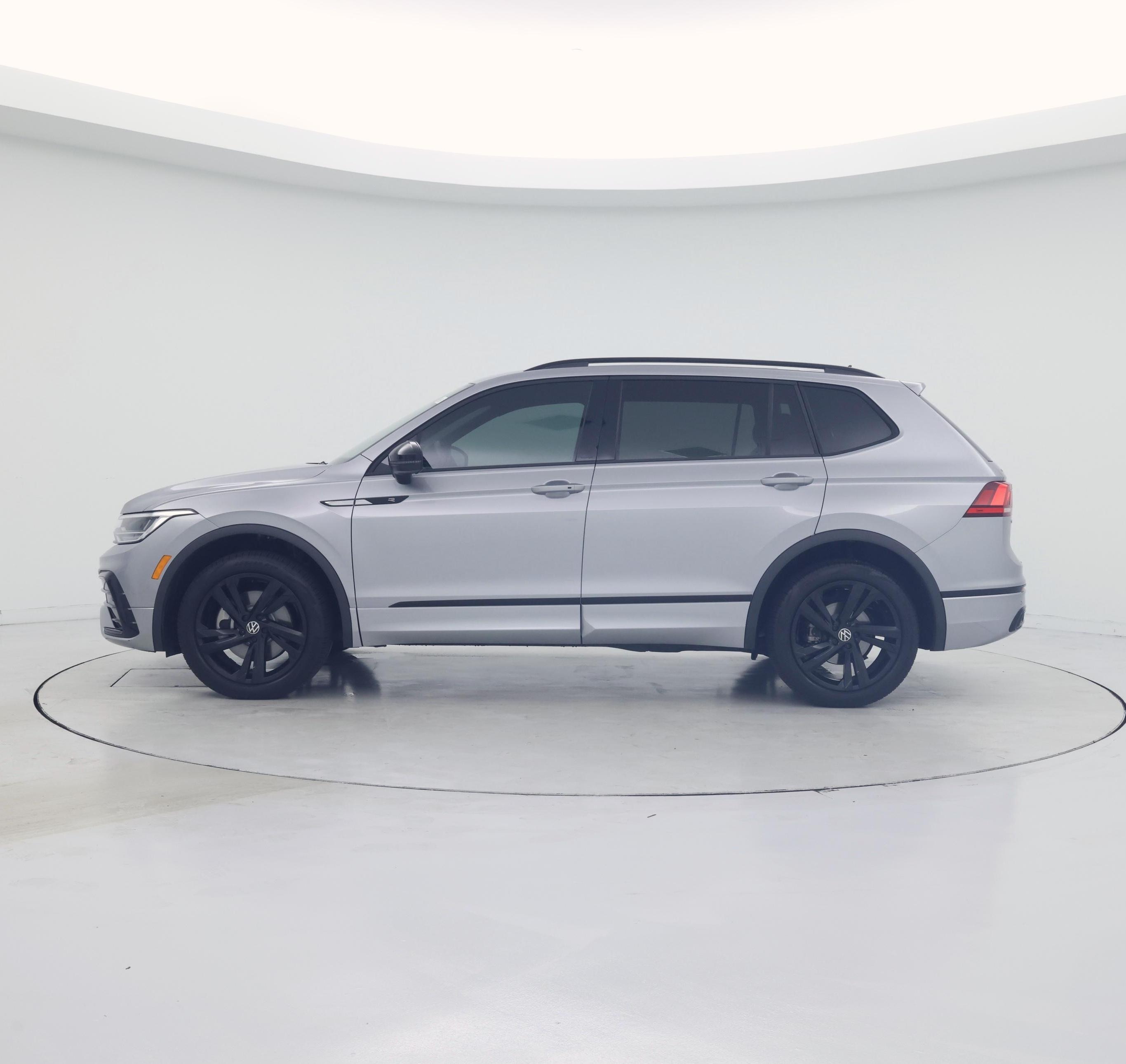 Thumbnail: 2024 Volkswagen Tiguan - 3