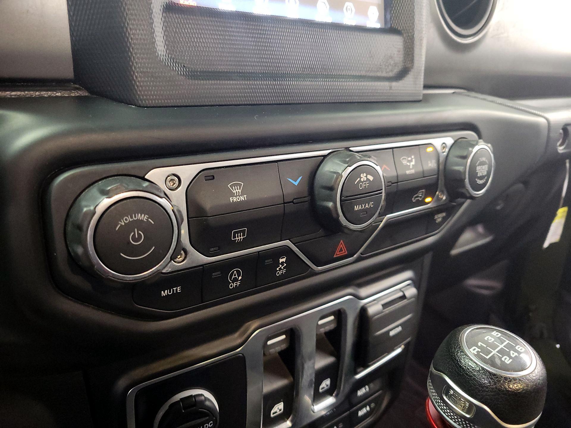 Thumbnail: 2022 Jeep Wrangler - 16