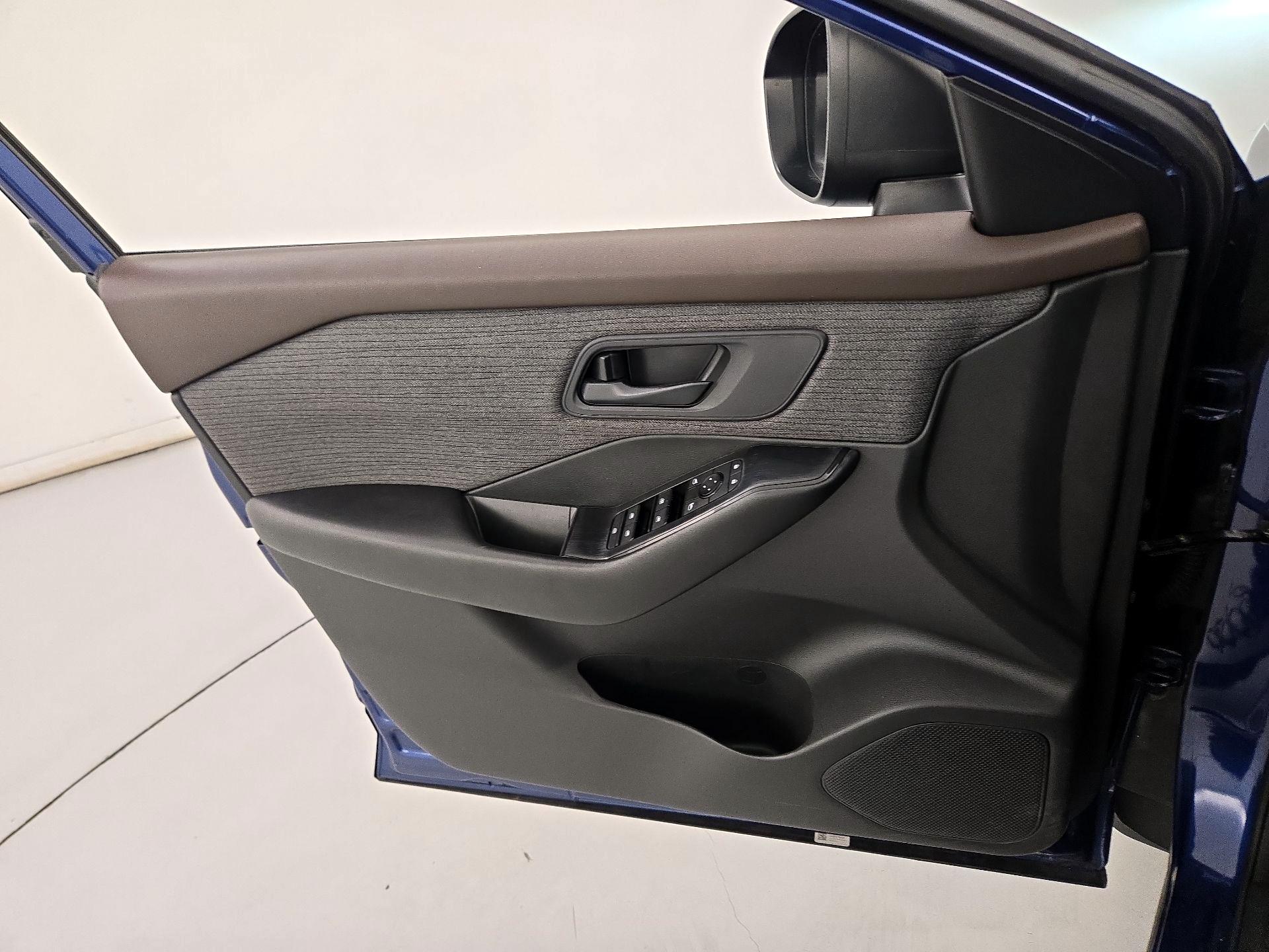 Thumbnail: 2023 Nissan Rogue - 12