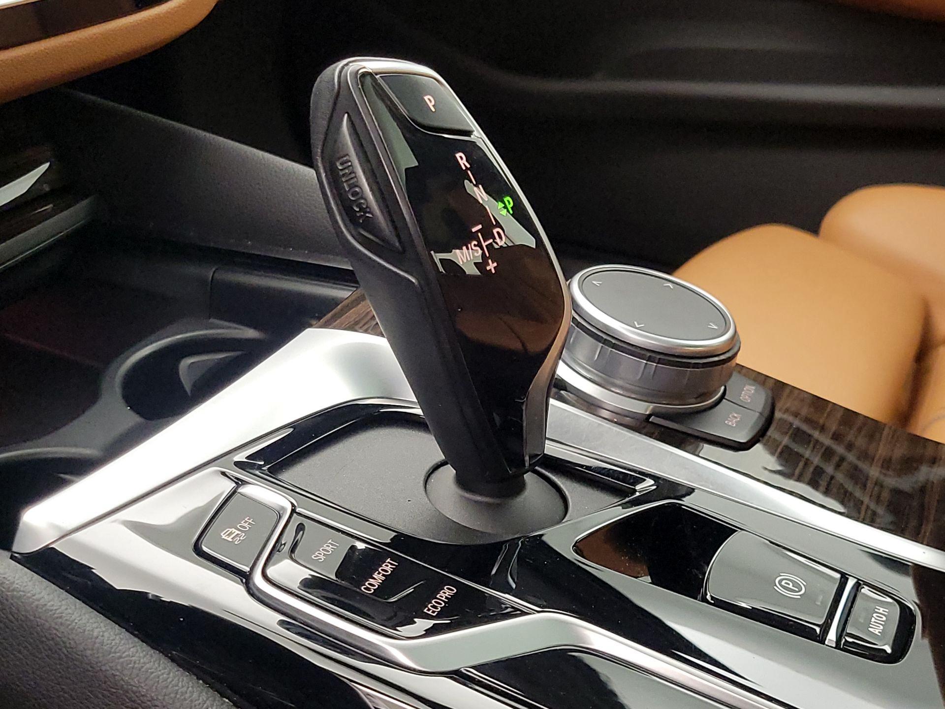 Thumbnail: 2021 BMW 5 Series - 17