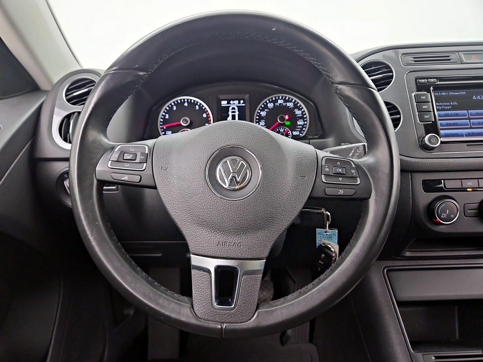 Thumbnail: 2015 Volkswagen Tiguan - 10