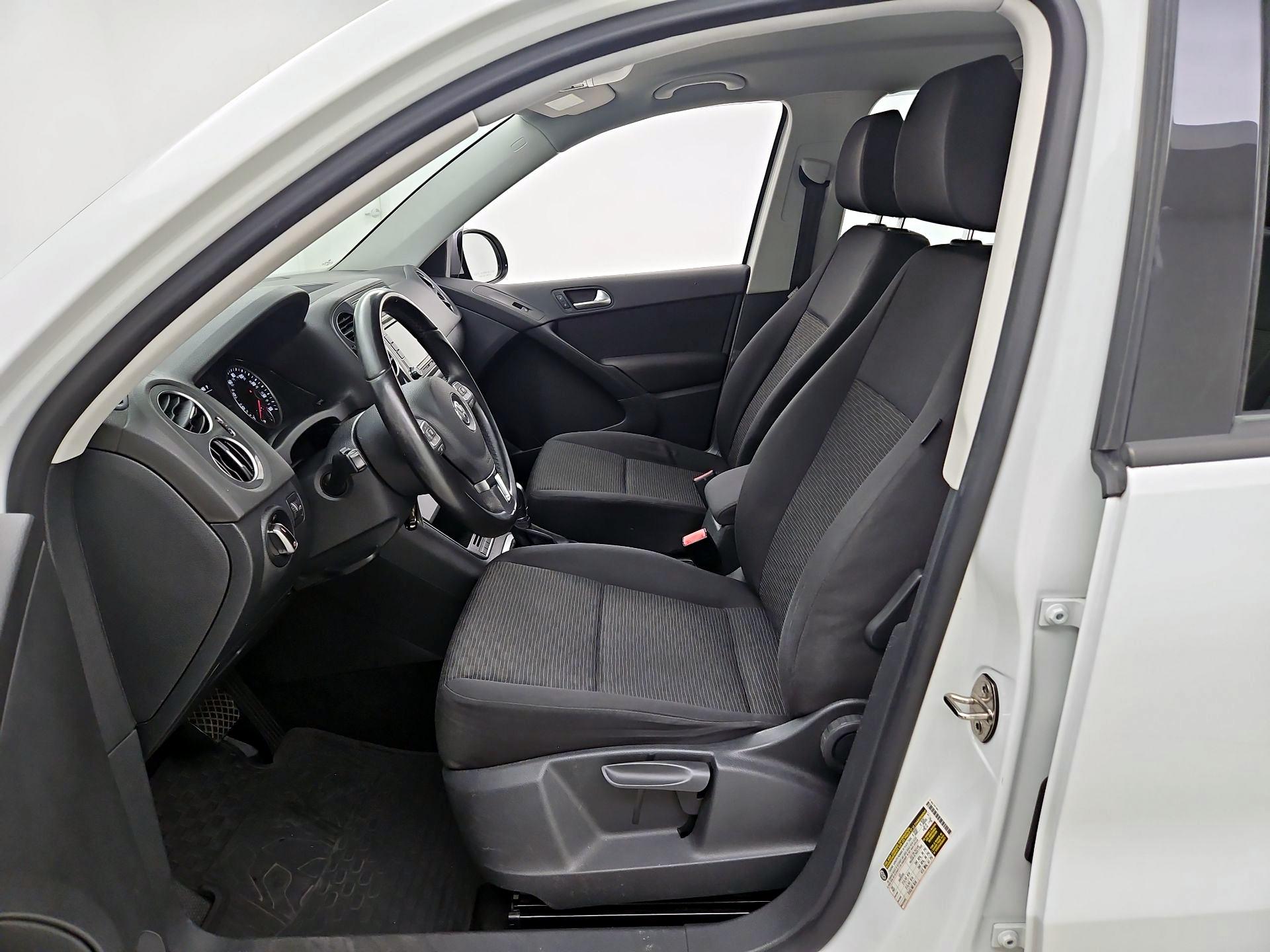 Thumbnail: 2015 Volkswagen Tiguan - 11
