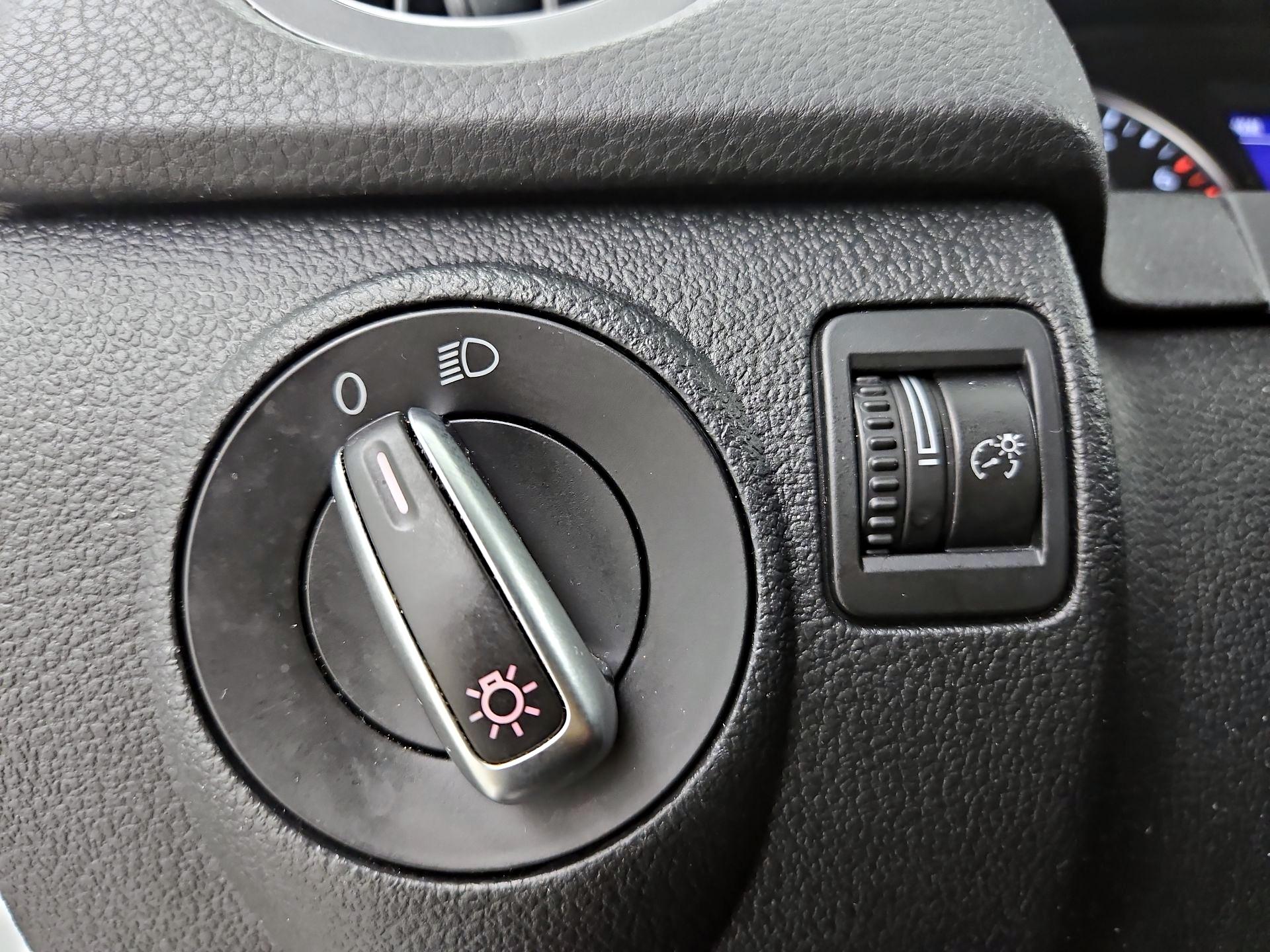 Thumbnail: 2015 Volkswagen Tiguan - 13