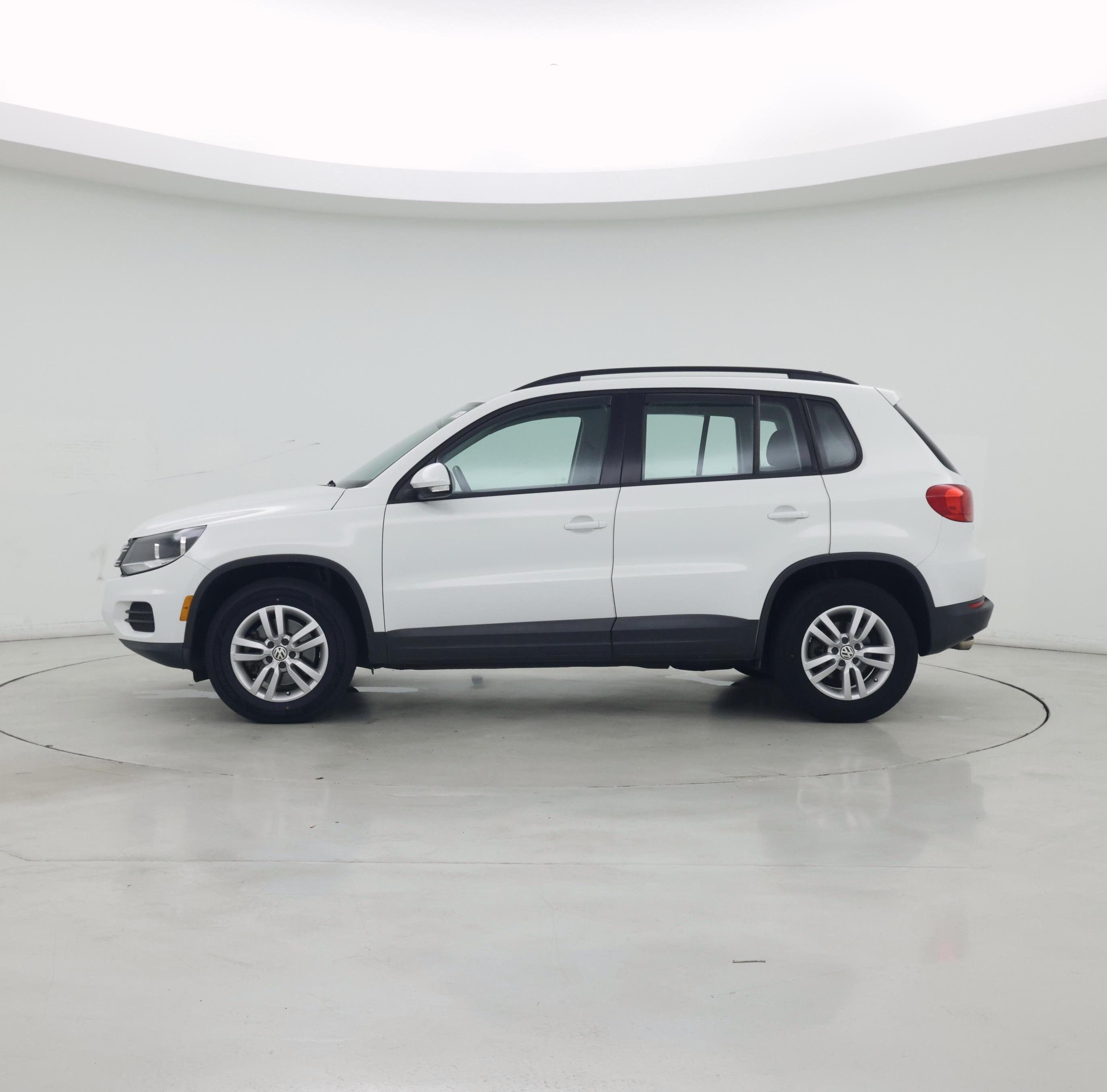 Thumbnail: 2015 Volkswagen Tiguan - 3