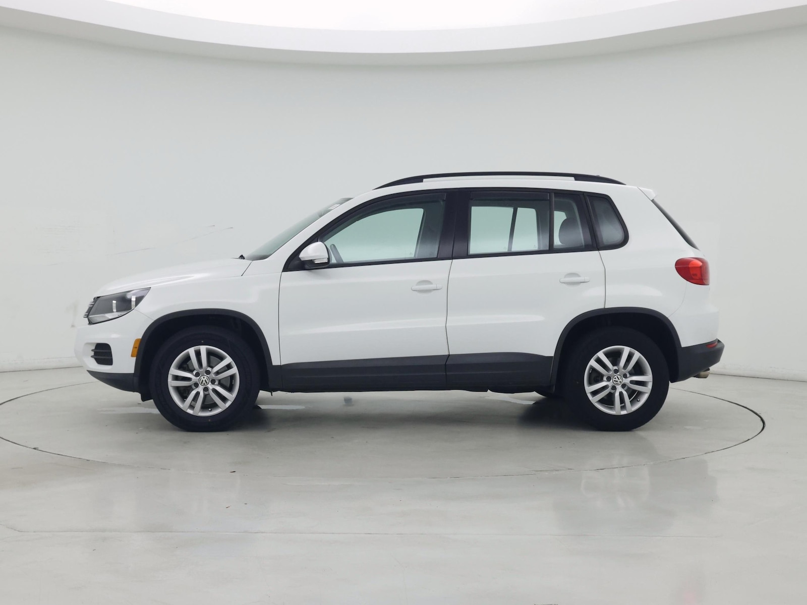 2015 Volkswagen Tiguan S - Photo 4