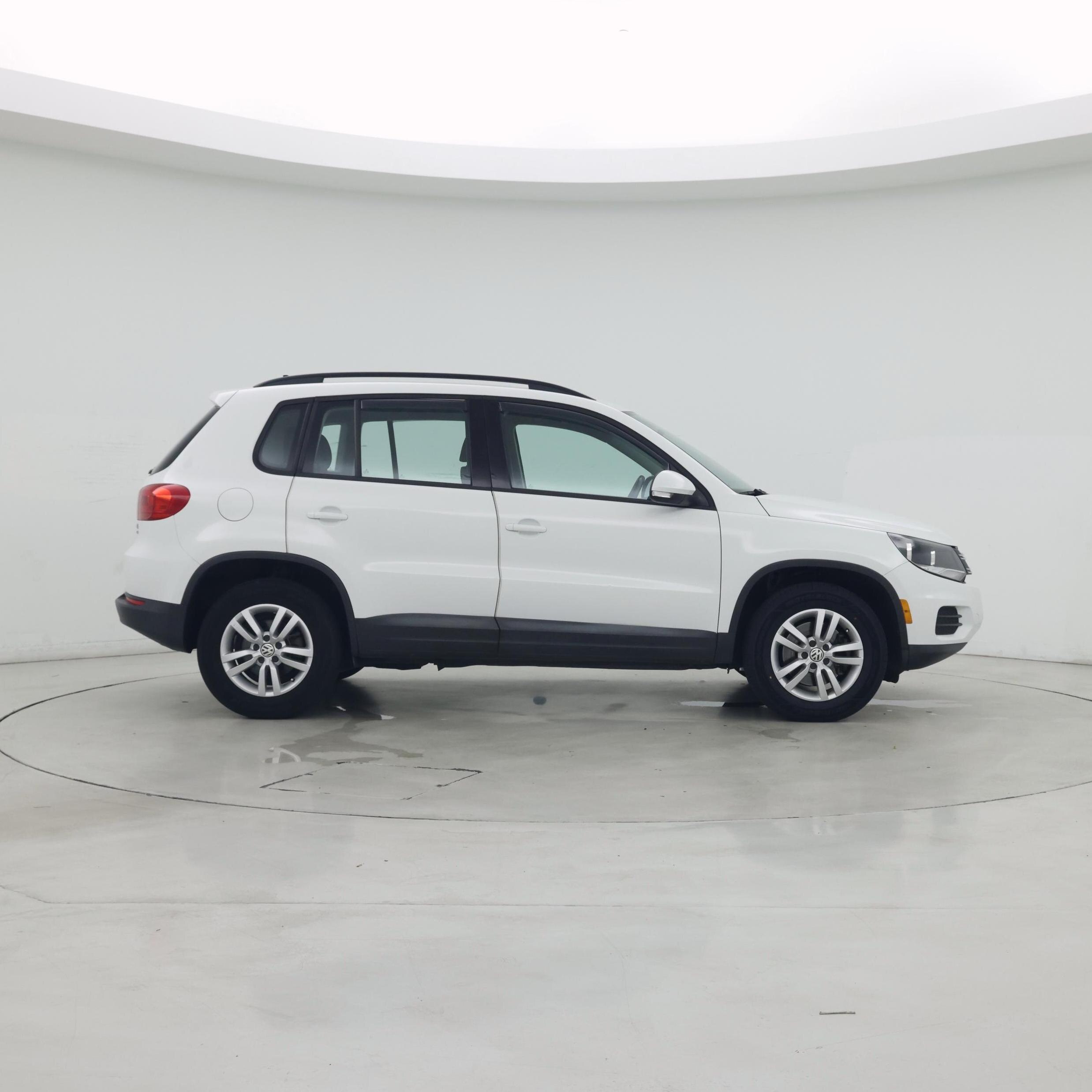 Thumbnail: 2015 Volkswagen Tiguan - 7